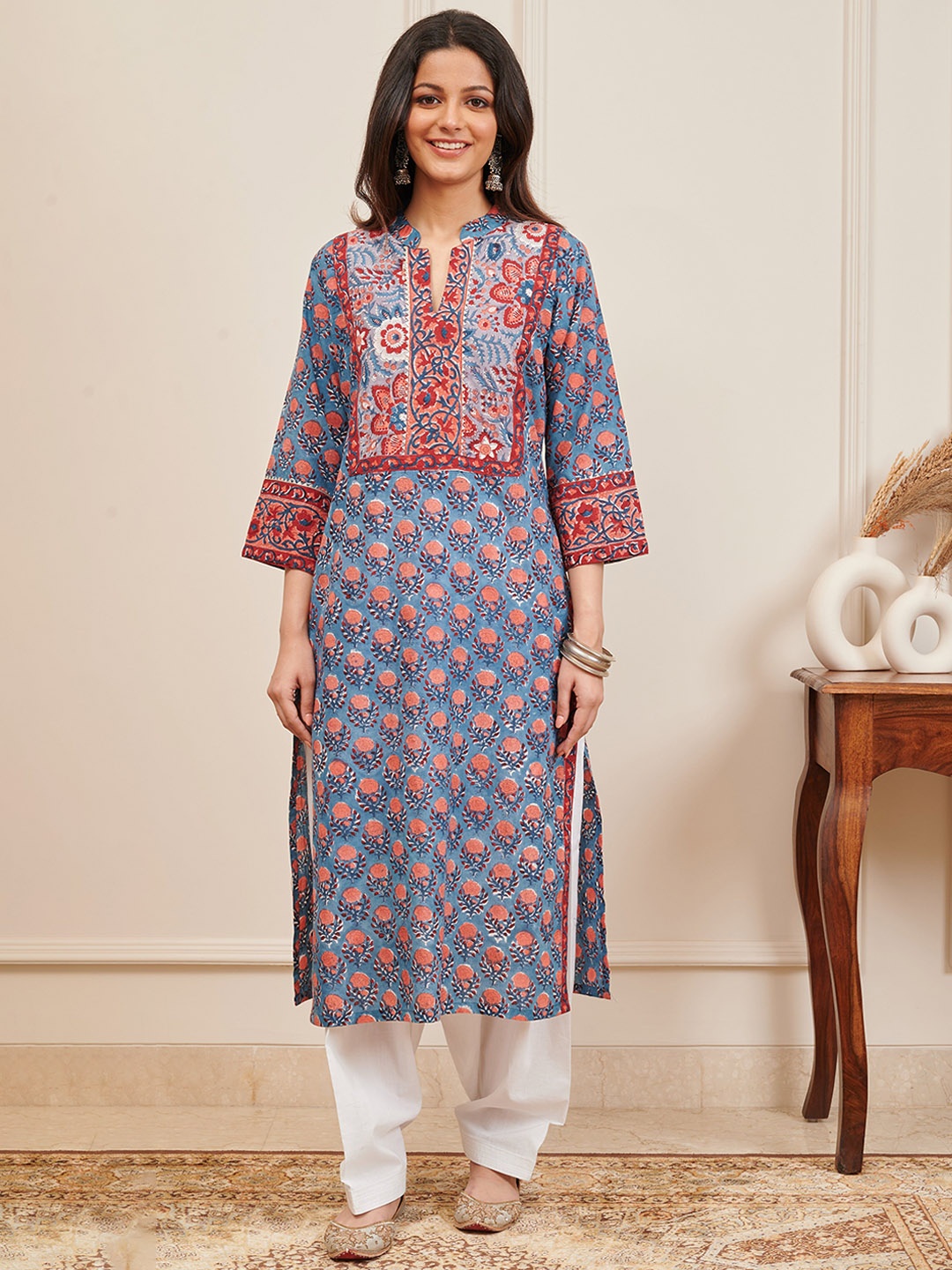 Tahiliya Women Ethnic Motifs Printed Flared Sleeves Thread Work Handloom Kurta, Grey
Tahiliya Women Ethnic Motifs Printed Flared Sleeves Thread Work Handloom Kurta, Grey