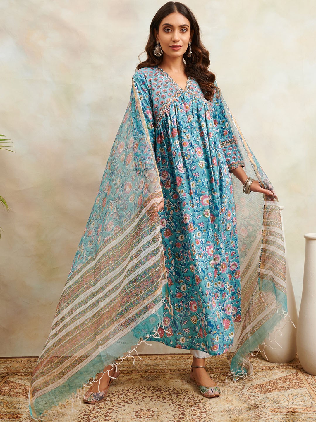 Tahiliya Women Floral Printed Flared Sleeves Thread Work Handloom Anarkali Kurta, Blue
Tahiliya Women Floral Printed Flared Sleeves Thread Work Handloom Anarkali Kurta, Blue