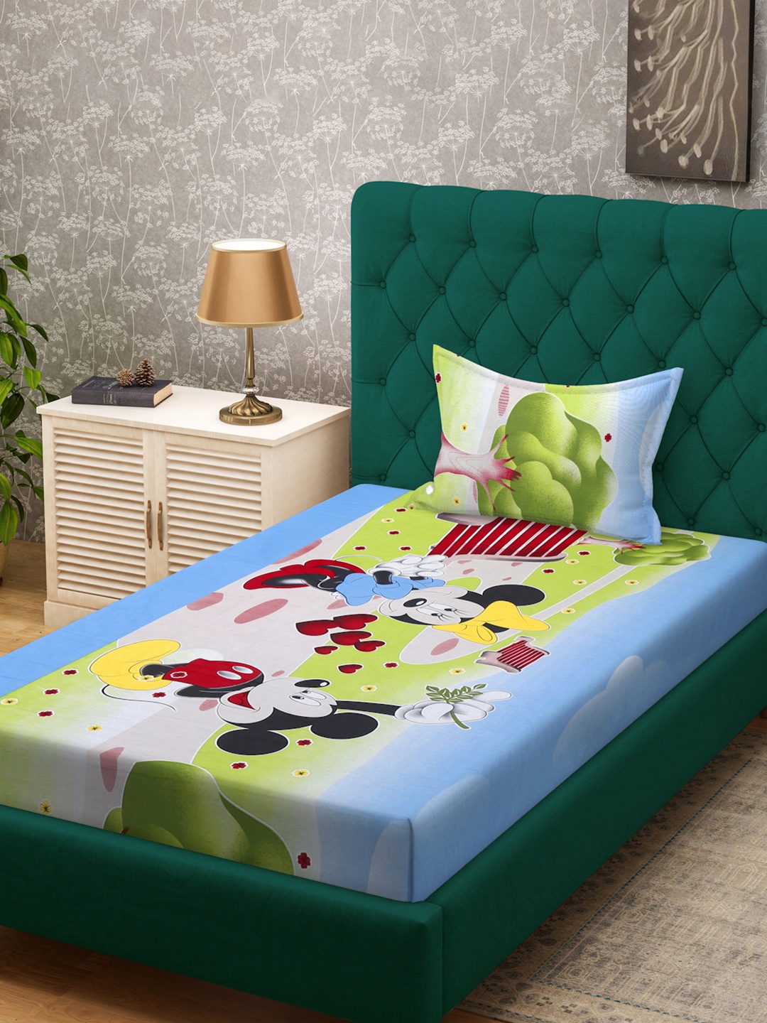 KLOTTHE Green & Blue Printed Pure Cotton 400 TC Fitted Single Bedsheet With Pillow Cover
KLOTTHE Green & Blue Printed Pure Cotton 400 TC Fitted Single Bedsheet With Pillow Cover