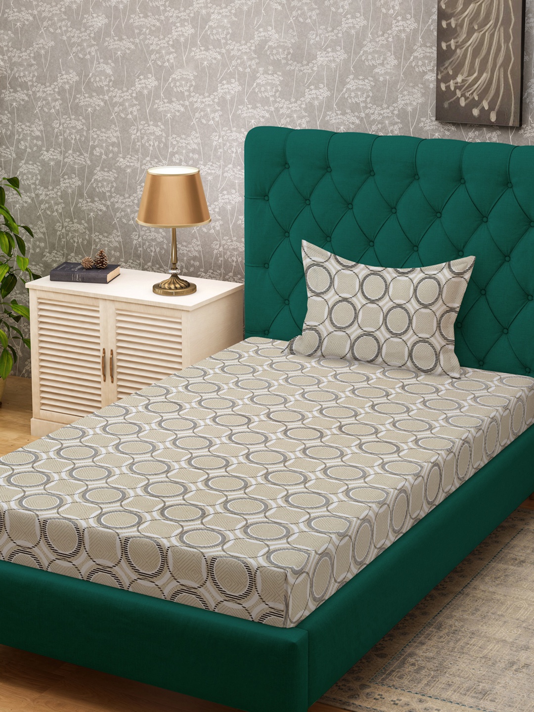 KLOTTHE Cream & Grey Printed Pure Cotton 400 TC Fitted Single Bedsheet With Pillow Cover
KLOTTHE Cream & Grey Printed Pure Cotton 400 TC Fitted Single Bedsheet With Pillow Cover