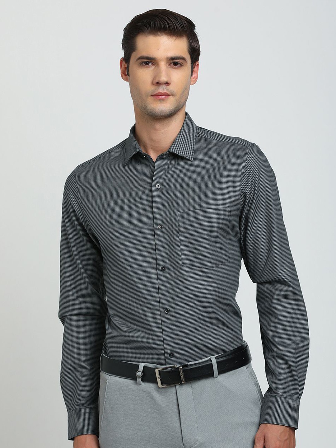 Turtle Classic Slim Fit Textured Self Design Spread Collar Pure Cotton Formal Shirt, Black
Turtle Classic Slim Fit Textured Self Design Spread Collar Pure Cotton Formal Shirt, Black