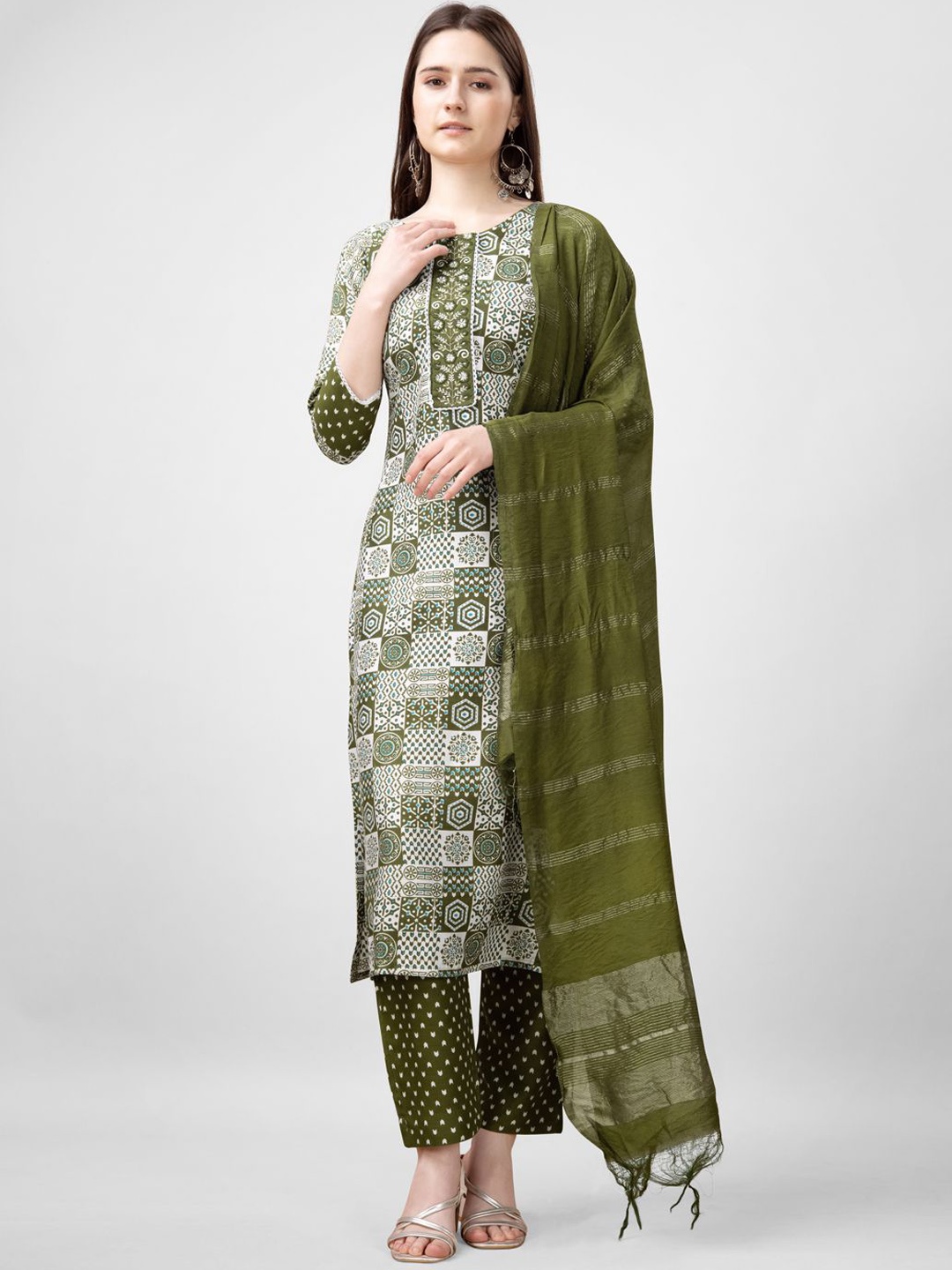 ARADHNA Women Paisley Embroidered Regular Gotta Patti Kurta with Churidar & With Dupatta, Green
ARADHNA Women Paisley Embroidered Regular Gotta Patti Kurta with Churidar & With Dupatta, Green
