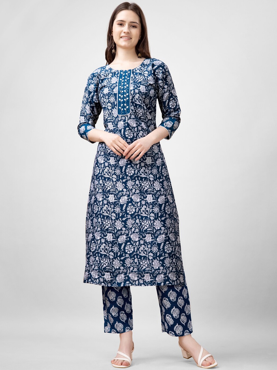 ARADHNA Women Ethnic Motifs Embroidered Regular Gotta Patti Kurti with Churidar, Blue
ARADHNA Women Ethnic Motifs Embroidered Regular Gotta Patti Kurti with Churidar, Blue
