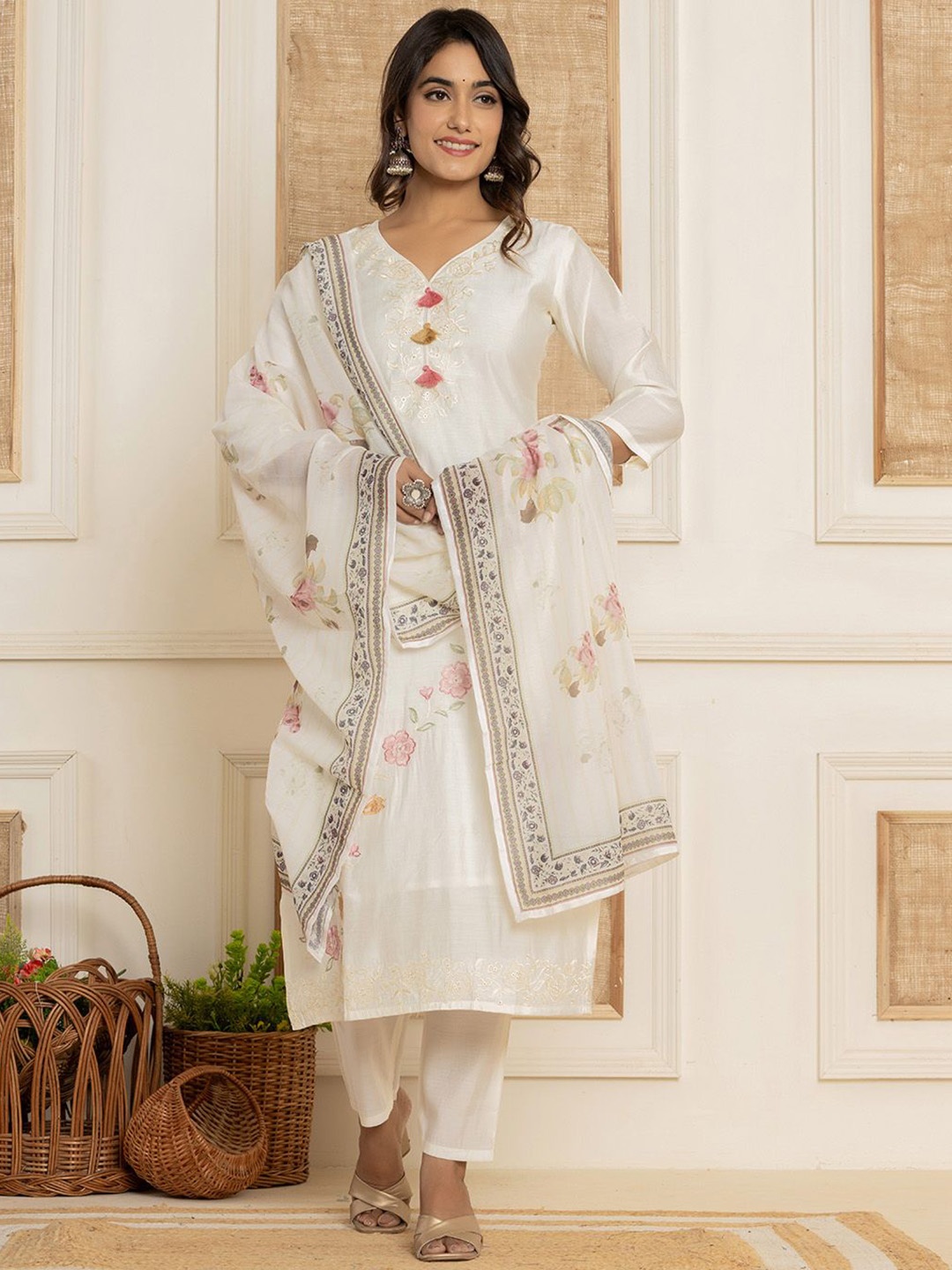Yufta Women Embroidered Regular Thread Work Kurta with Trousers & With Dupatta, White
Yufta Women Embroidered Regular Thread Work Kurta with Trousers & With Dupatta, White