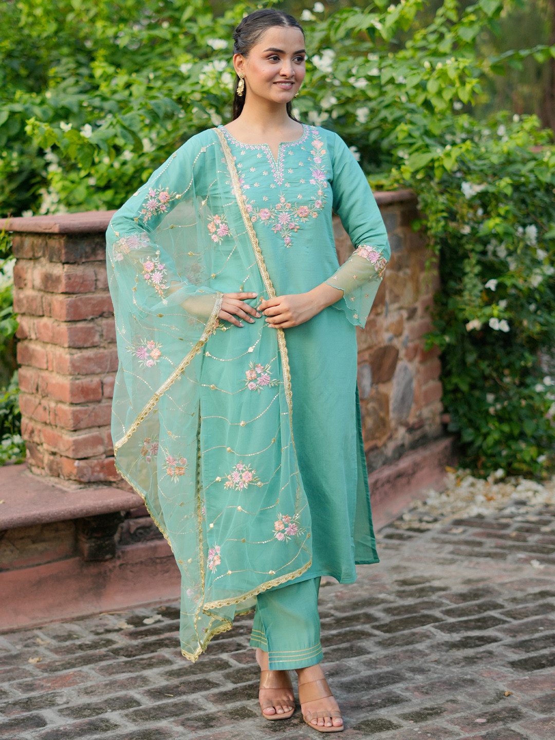 Libas Women Floral Yoke Design Regular Thread Work Kurta with Trousers & With Dupatta, Green
Libas Women Floral Yoke Design Regular Thread Work Kurta with Trousers & With Dupatta, Green