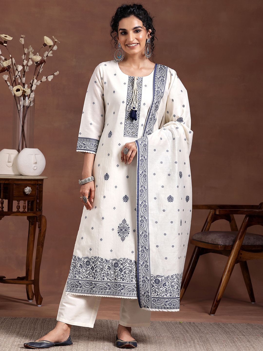 Libas Floral Woven Design Tie-Up Neck Chanderi Silk Straight Kurta with Trousers & Dupatta, Off white
Libas Floral Woven Design Tie-Up Neck Chanderi Silk Straight Kurta with Trousers & Dupatta, Off white