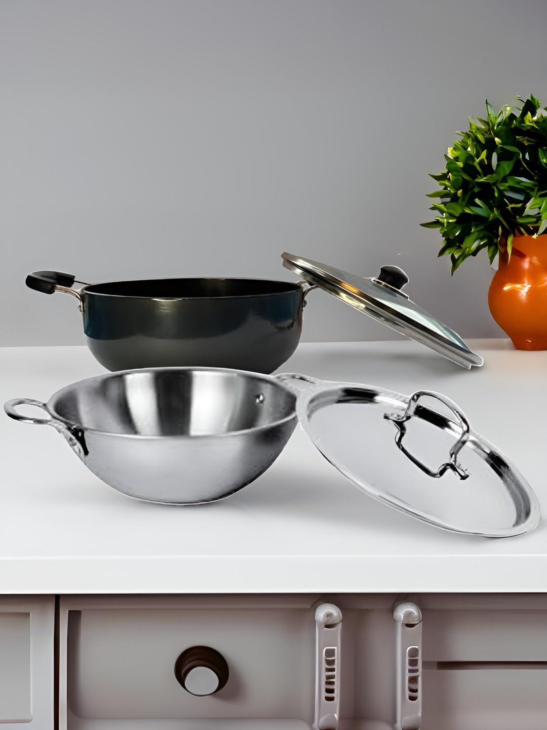 USHA SHRIRAM Black & Silver Toned 2 Pcs Triply Stainless Steel & Non Stick Kadai With Lid
USHA SHRIRAM Black & Silver Toned 2 Pcs Triply Stainless Steel & Non Stick Kadai With Lid