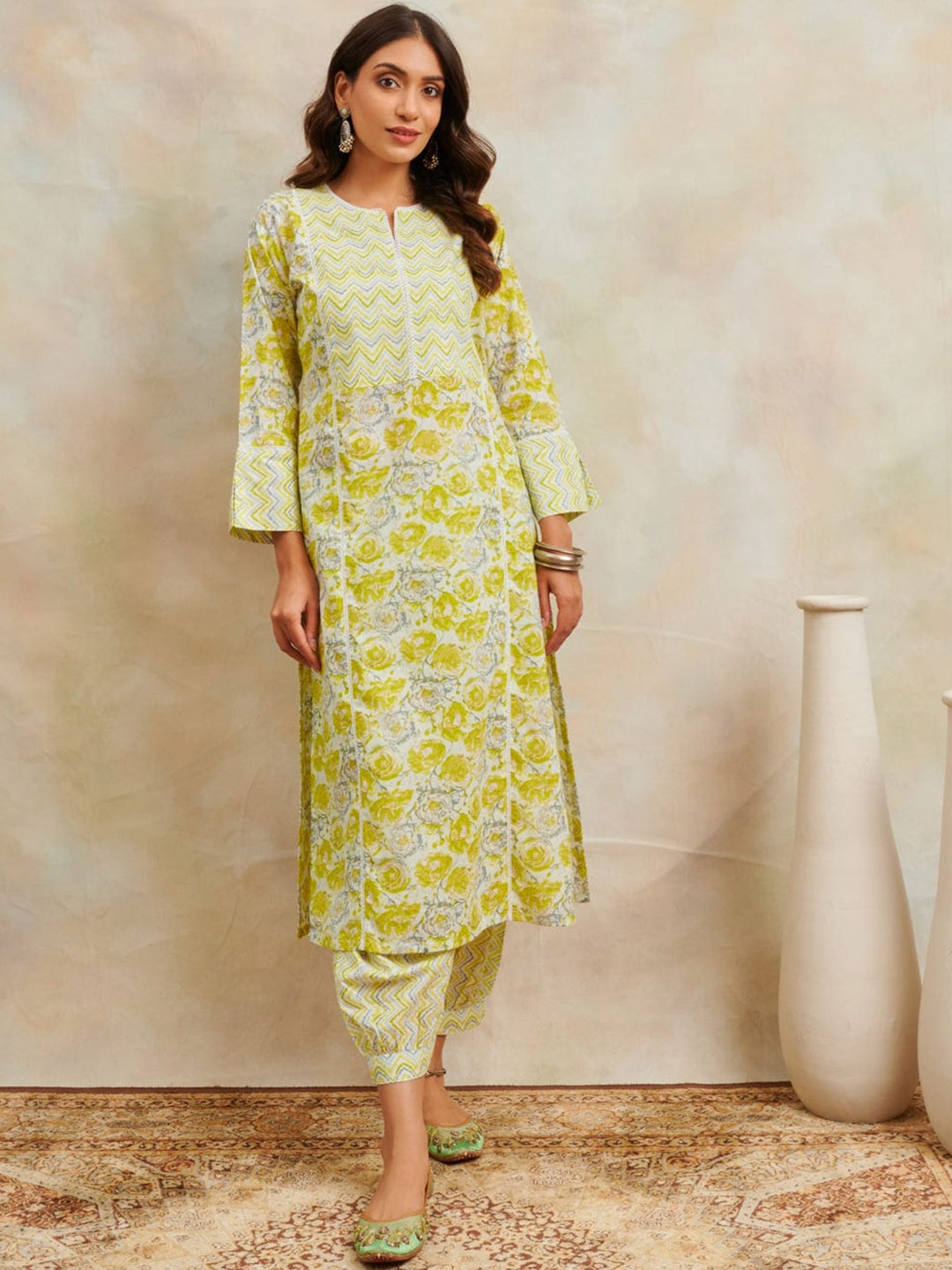 Tahiliya Women Floral Embroidered Flared Sleeves Thread Work Handloom Pathani Kurta, Yellow
Tahiliya Women Floral Embroidered Flared Sleeves Thread Work Handloom Pathani Kurta, Yellow