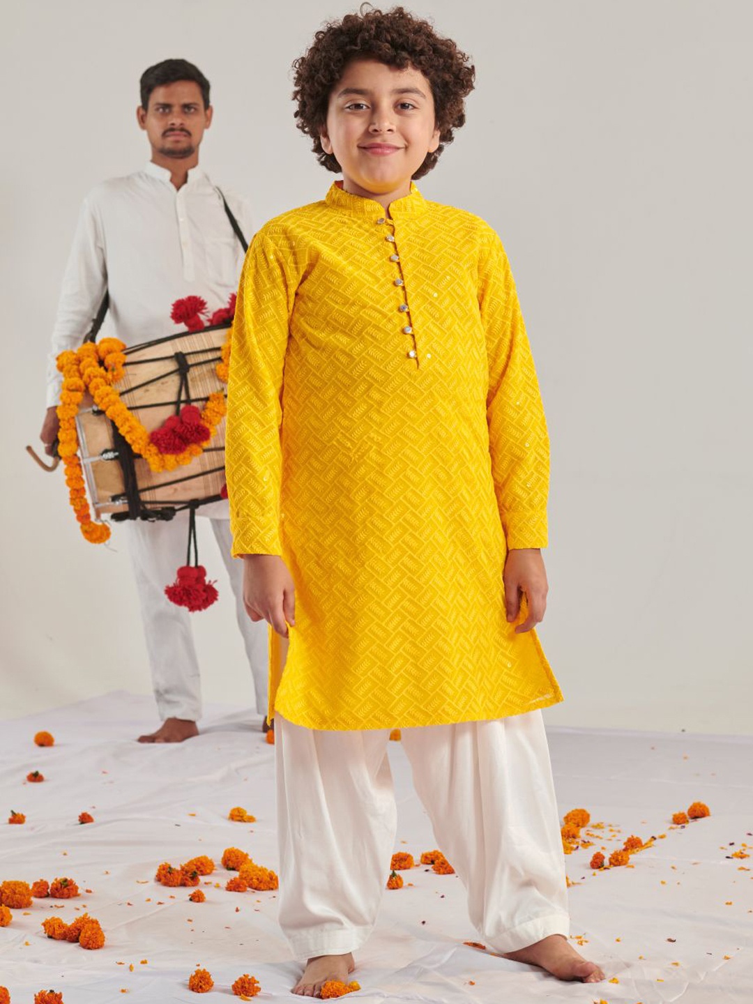 pspeaches Boys Ethnic Motifs Embroidered Regular Thread Work Kurta with Pyjamas, Yellow
pspeaches Boys Ethnic Motifs Embroidered Regular Thread Work Kurta with Pyjamas, Yellow