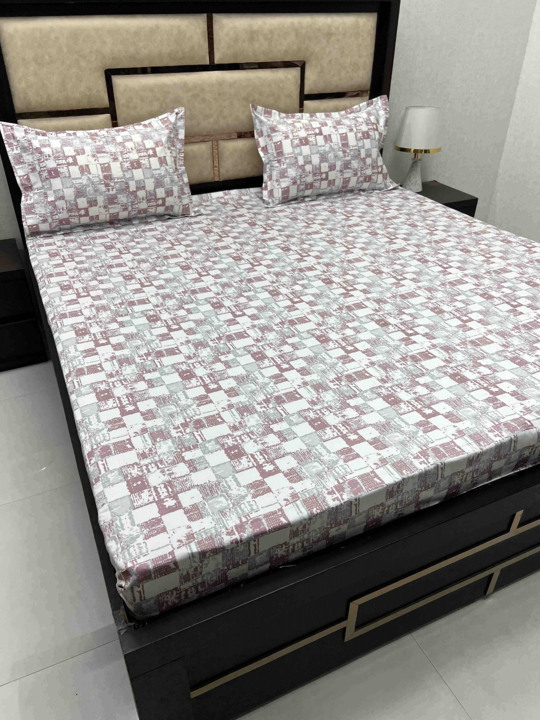 Pure Decor Maroon & Grey Geometric 330 TC Queen Bedsheet with 2 Pillow Covers 
Pure Decor Maroon & Grey Geometric 330 TC Queen Bedsheet with 2 Pillow Covers