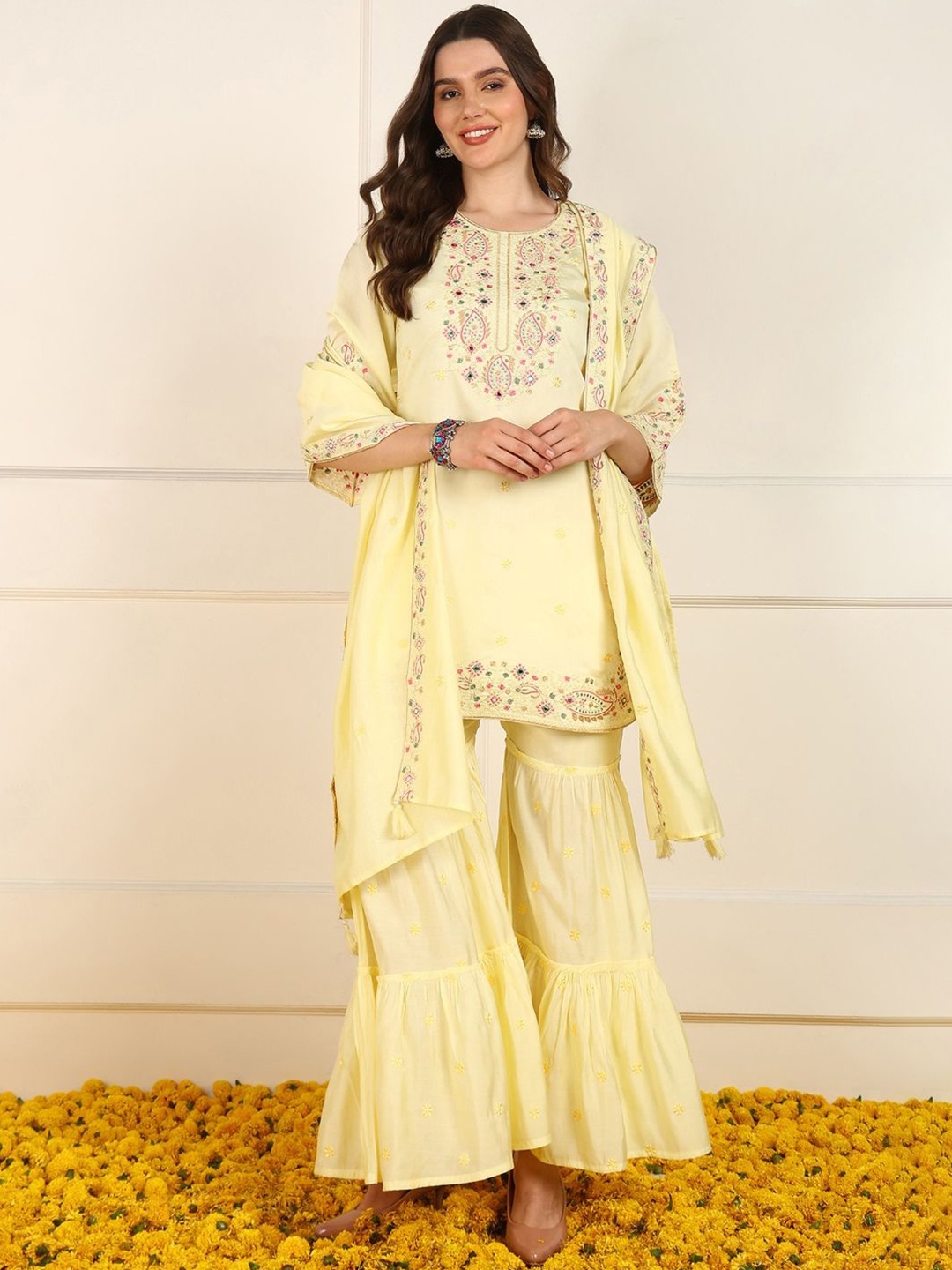 KALINI Women Floral Embroidered Regular Thread Work Kurta with Trousers & With Dupatta, Yellow
KALINI Women Floral Embroidered Regular Thread Work Kurta with Trousers & With Dupatta, Yellow