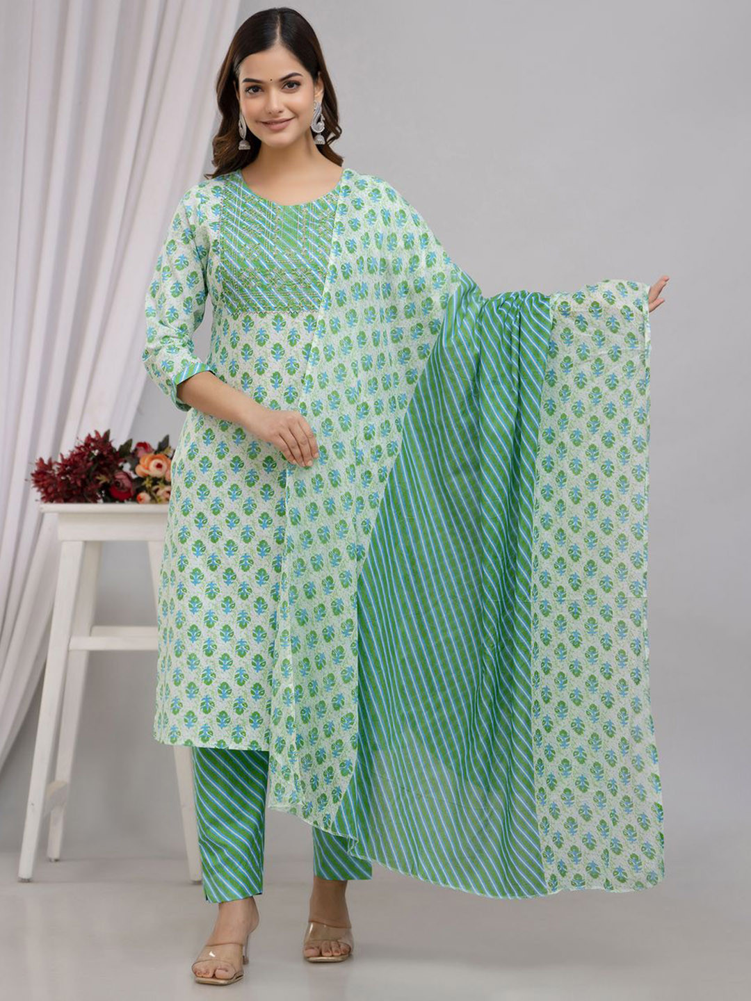 D K W Floral Printed Embroidered Sequinned Pure Cotton Kurta with Trousers & Dupatta, Green
D K W Floral Printed Embroidered Sequinned Pure Cotton Kurta with Trousers & Dupatta, Green