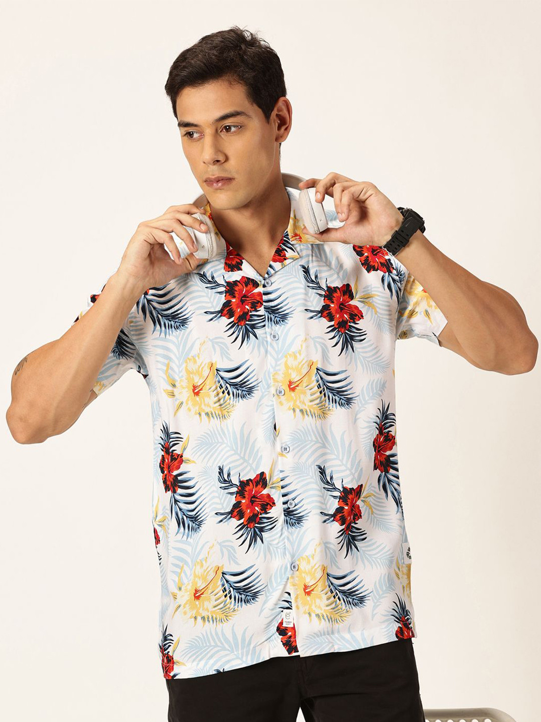 Thomas Scott Spread Collar Short Sleeves Premium Slim Fit Floral Printed Casual Shirt, Navy blue
Thomas Scott Spread Collar Short Sleeves Premium Slim Fit Floral Printed Casual Shirt, Navy blue