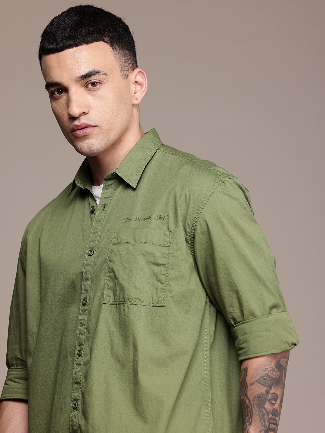 The Roadster Life Co. Relaxed Fit Drop-Shoulder Sleeves Pure Cotton Casual Shirt, Green
The Roadster Life Co. Relaxed Fit Drop-Shoulder Sleeves Pure Cotton Casual Shirt, Green