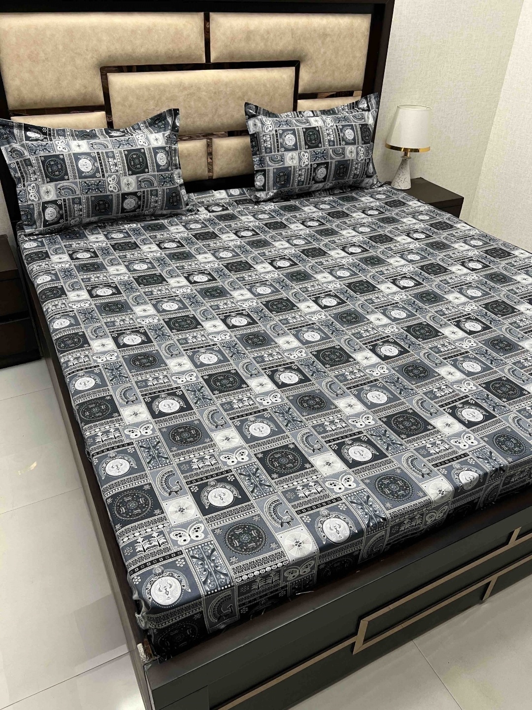 Pure Decor Grey & White Ethnic Motifs 230 TC Cotton Queen Bedsheet with 2 Pillow Covers
Pure Decor Grey & White Ethnic Motifs 230 TC Cotton Queen Bedsheet with 2 Pillow Covers