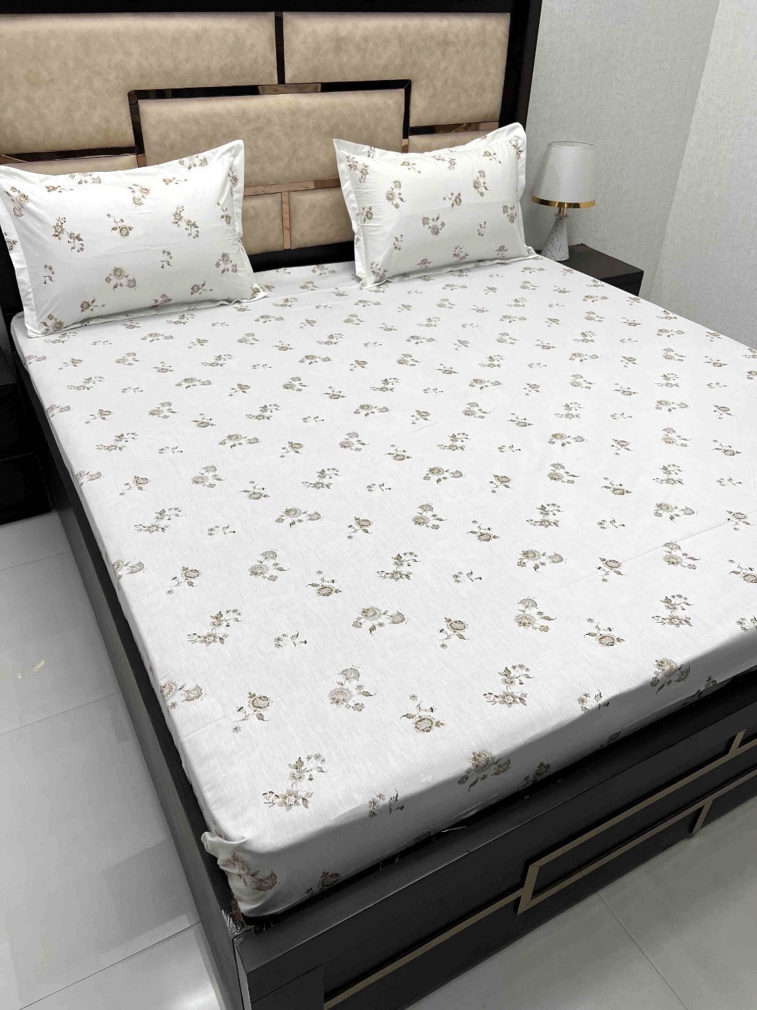 Pure Decor Villa White Printed Pure Cotton 300 TC Super King Bedsheet With 2 Pillow Covers
Pure Decor Villa White Printed Pure Cotton 300 TC Super King Bedsheet With 2 Pillow Covers