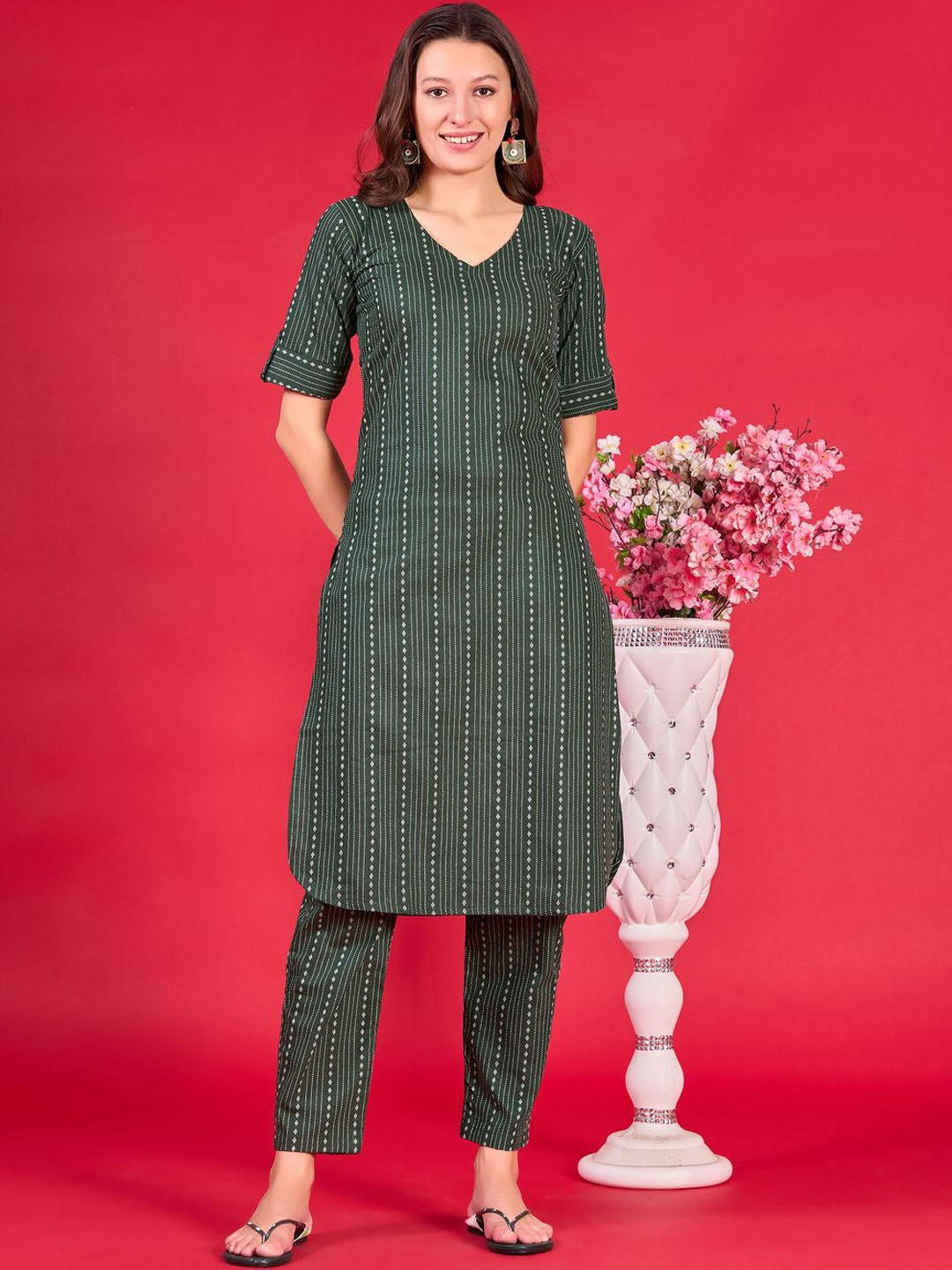 Goti's Ethnic Motifs Woven Designed Straight Pure Cotton Kurta with Trousers, Green
Goti's Ethnic Motifs Woven Designed Straight Pure Cotton Kurta with Trousers, Green