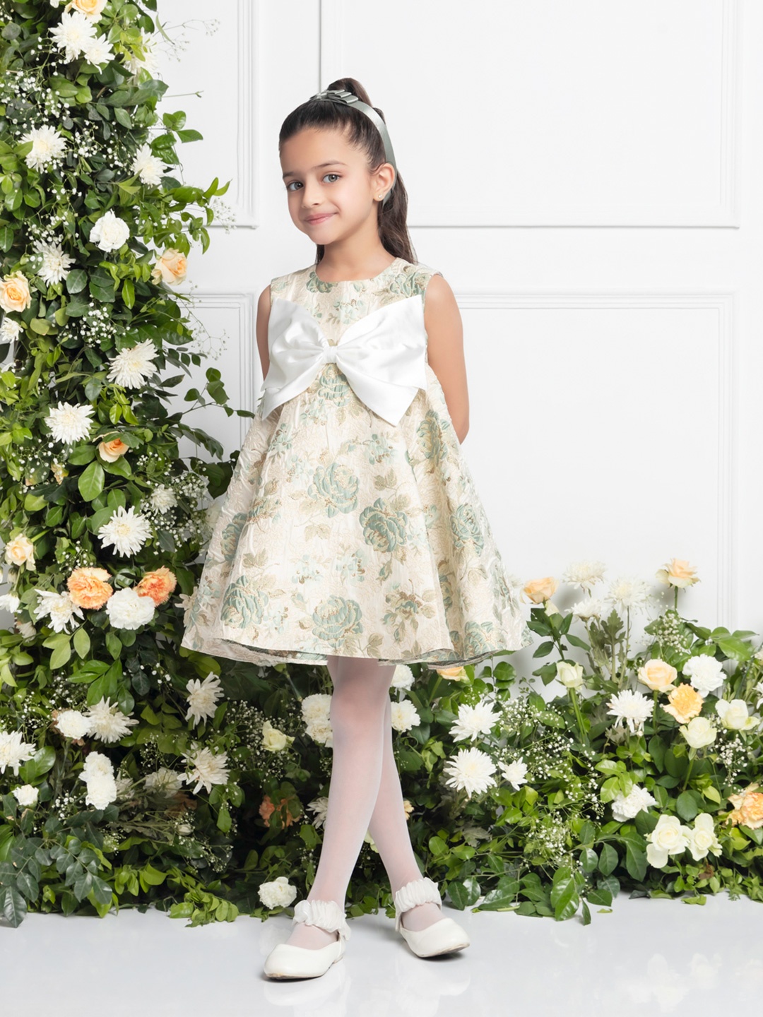 THE PONY & PEONY CO. Girls Floral Printed Round Neck Bow Jacquard A-Line Dress, Green
THE PONY & PEONY CO. Girls Floral Printed Round Neck Bow Jacquard A-Line Dress, Green
