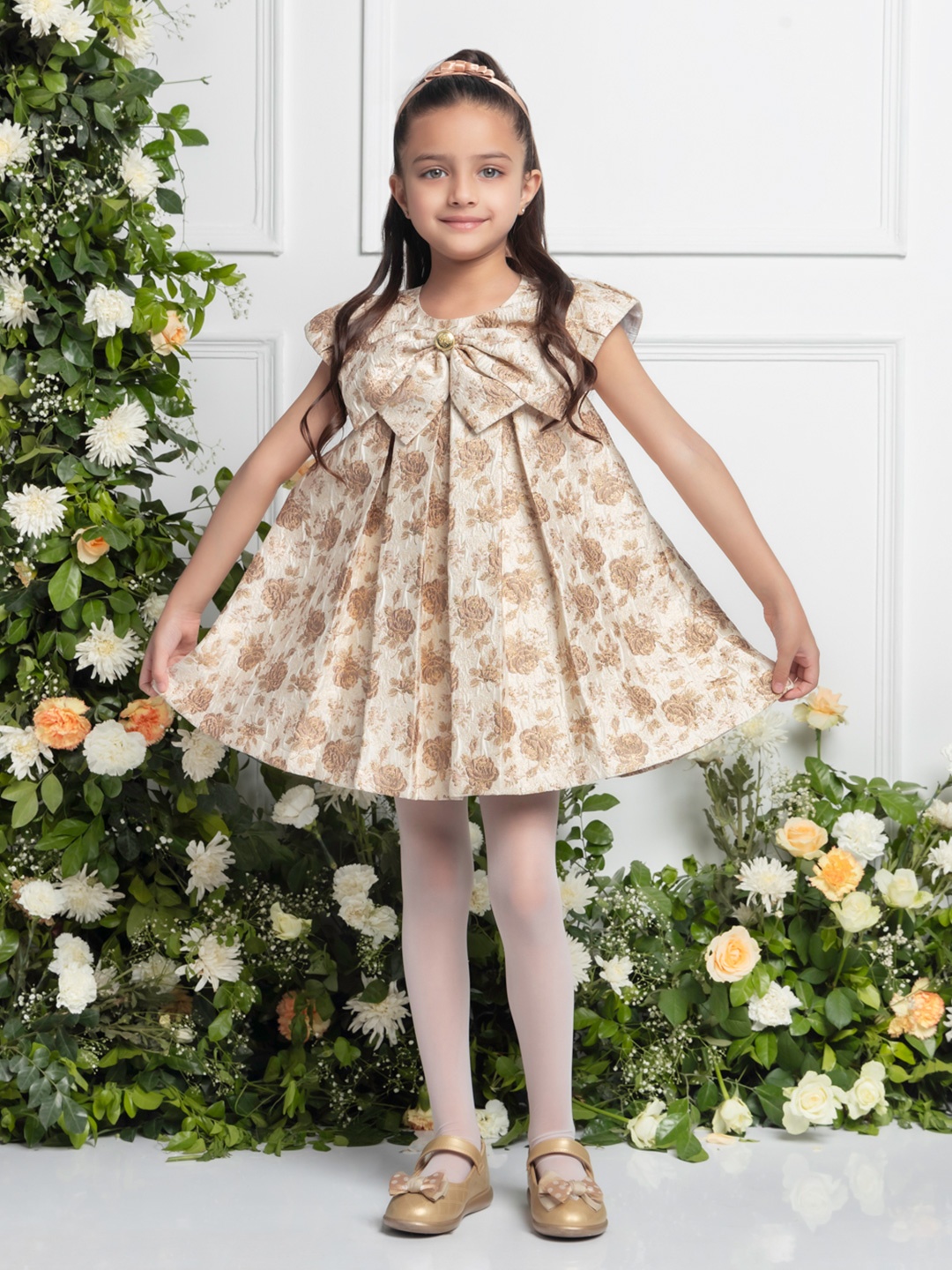 THE PONY & PEONY CO. Girls Floral Printed Cap Sleeves Pleated Jacquard A-Line Dress, Gold
THE PONY & PEONY CO. Girls Floral Printed Cap Sleeves Pleated Jacquard A-Line Dress, Gold