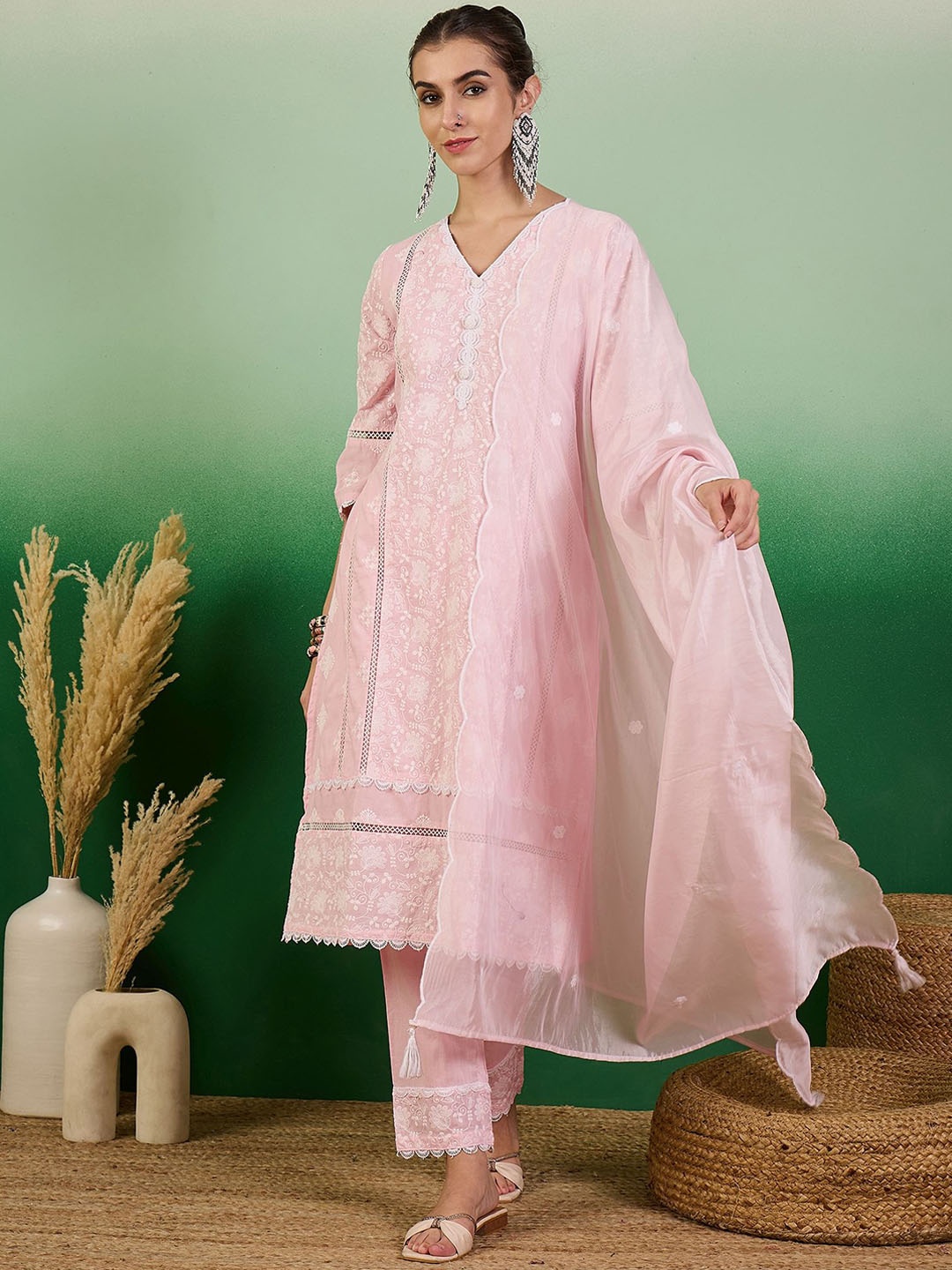 all about you Floral Embroidered Pure Cotton Straight Kurta With Trousers & Dupatta, Pink
all about you Floral Embroidered Pure Cotton Straight Kurta With Trousers & Dupatta, Pink
