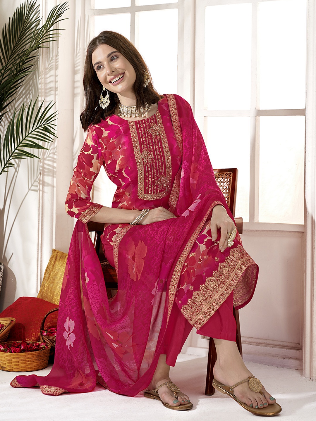 Anouk Pink Floral Printed Organza Jacquard Straight Kurta With Trousers & Dupatta
Anouk Pink Floral Printed Organza Jacquard Straight Kurta With Trousers & Dupatta