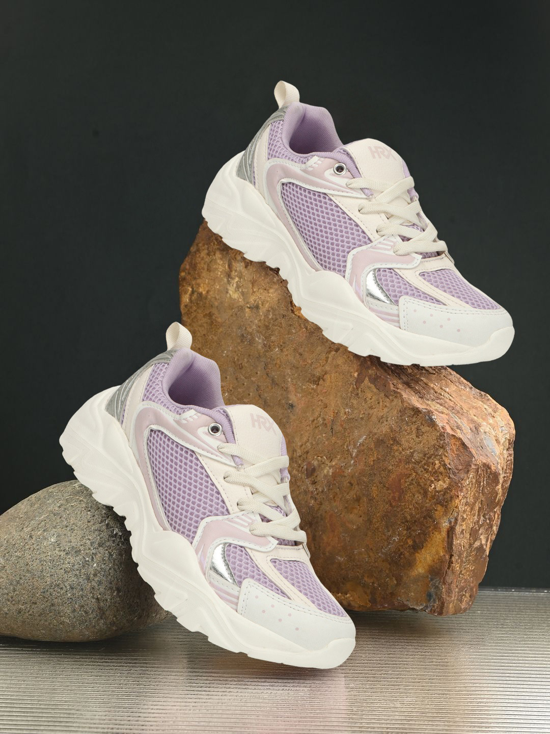 HRX by Hrithik Roshan Women Purple Colourblocked Round Toe Lightweight Sneakers 
HRX by Hrithik Roshan Women Purple Colourblocked Round Toe Lightweight Sneakers