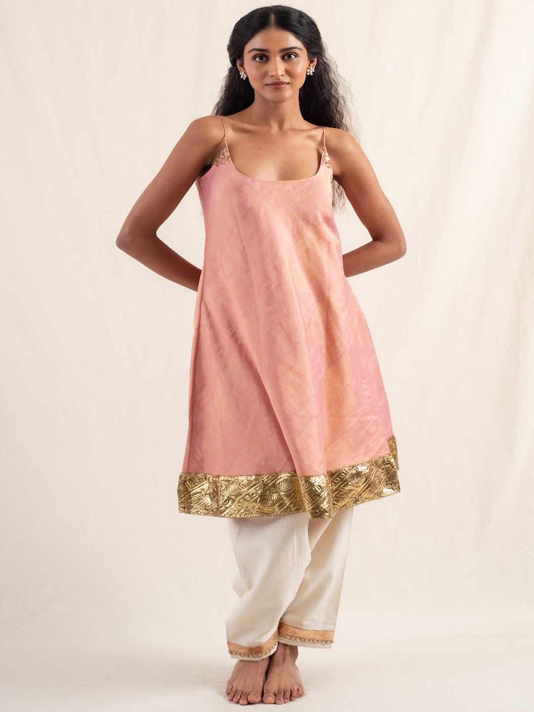 PriyankaRaajiv Women Floral Embroidered Regular Chanderi Silk Kurta with Trousers, Pink
PriyankaRaajiv Women Floral Embroidered Regular Chanderi Silk Kurta with Trousers, Pink