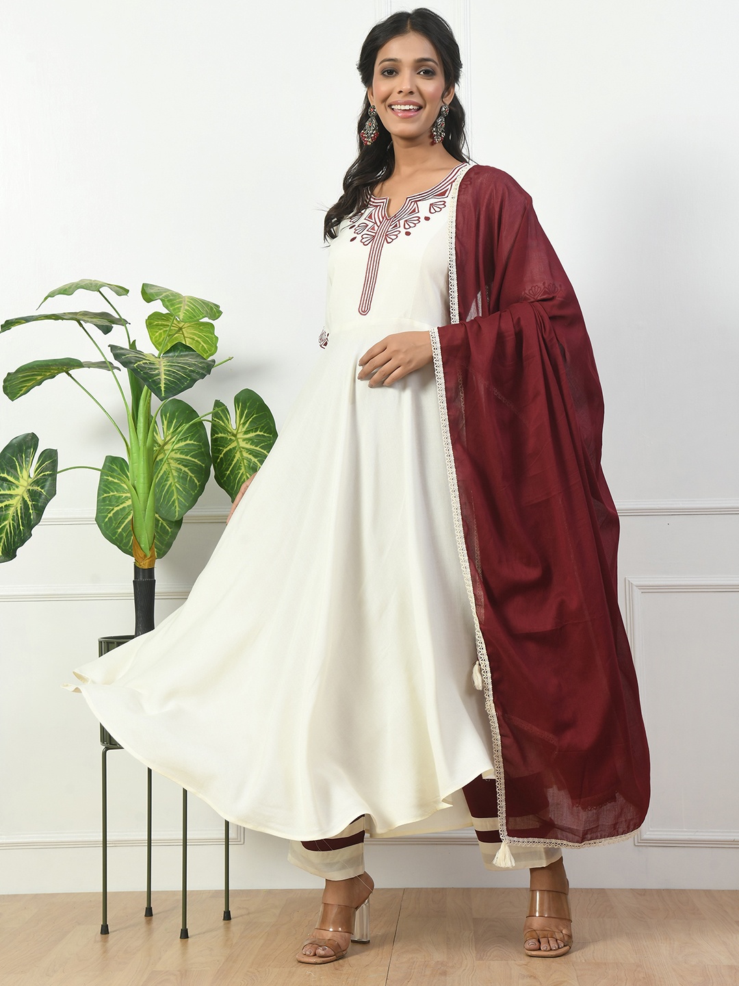 ETISHA Floral Printed Embroidered Thread Work Anarkali Kurta With Trousers & Dupatta, Cream
ETISHA Floral Printed Embroidered Thread Work Anarkali Kurta With Trousers & Dupatta, Cream