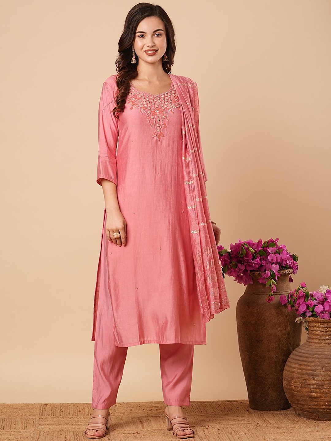 FASHOR Women Floral Embroidered Regular Thread Work Kurta with Trousers & With Dupatta, Pink
FASHOR Women Floral Embroidered Regular Thread Work Kurta with Trousers & With Dupatta, Pink