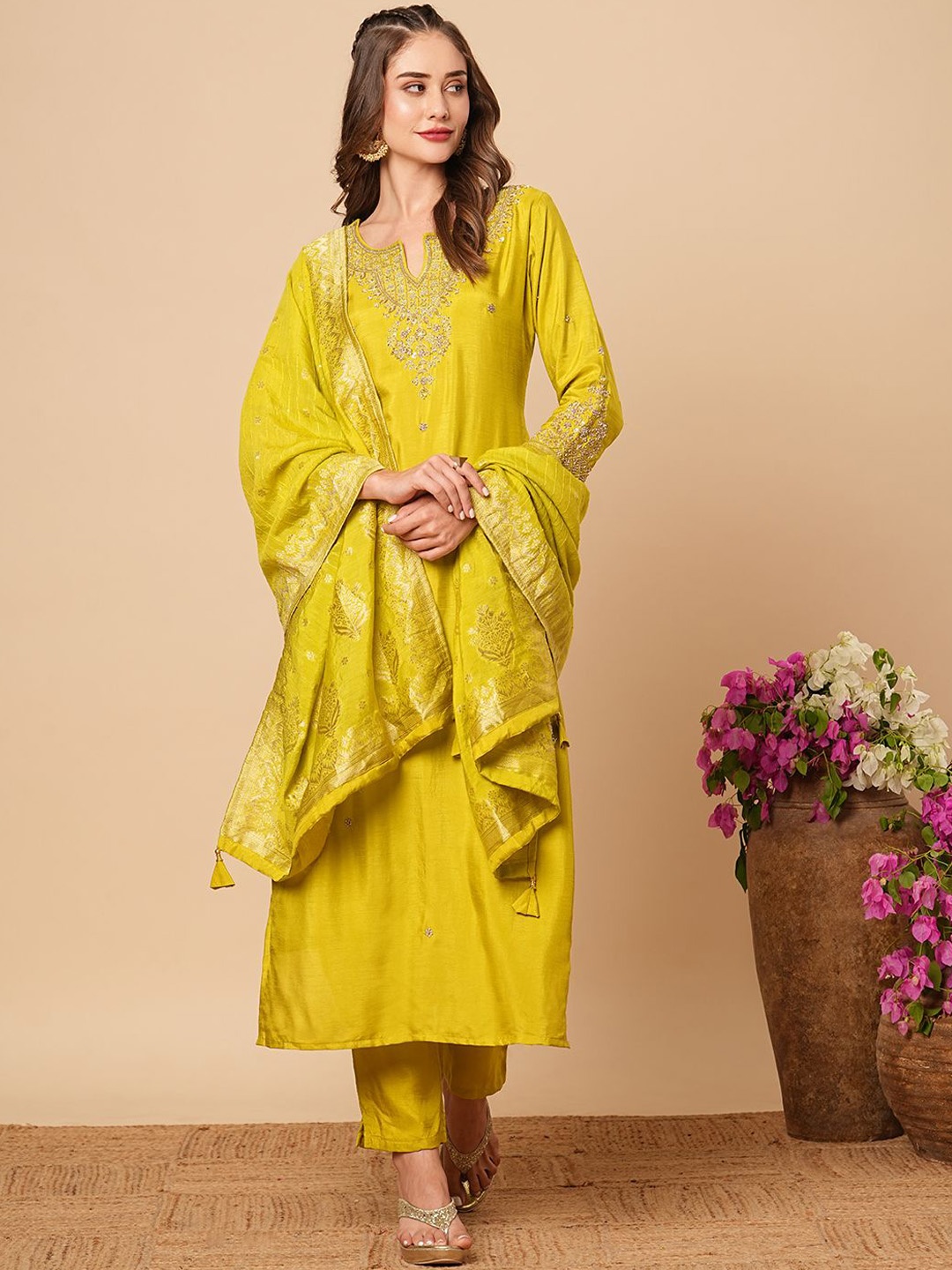 FASHOR Women Ethnic Motifs Embroidered Regular Beads and Stones Kurta with Trousers & With Dupatta, Lime green
FASHOR Women Ethnic Motifs Embroidered Regular Beads and Stones Kurta with Trousers & With Dupatta, Lime green