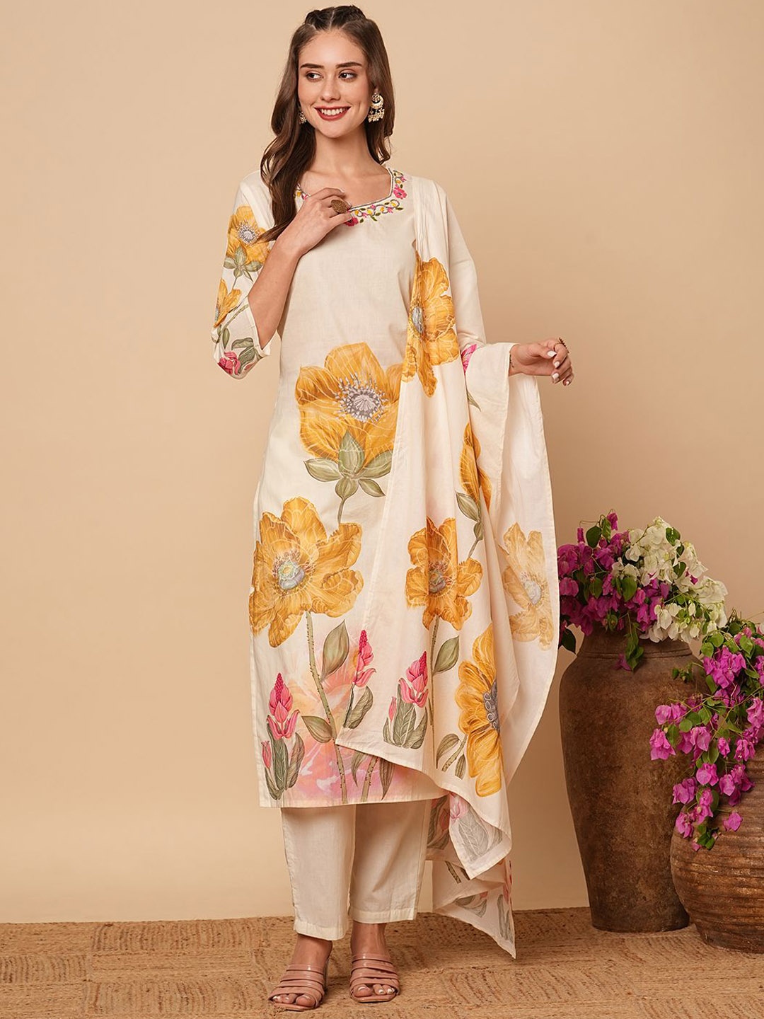 FASHOR Women Floral Printed Regular Beads and Stones Pure Cotton Kurta with Trousers & With Dupatta, Off white
FASHOR Women Floral Printed Regular Beads and Stones Pure Cotton Kurta with Trousers & With Dupatta, Off white