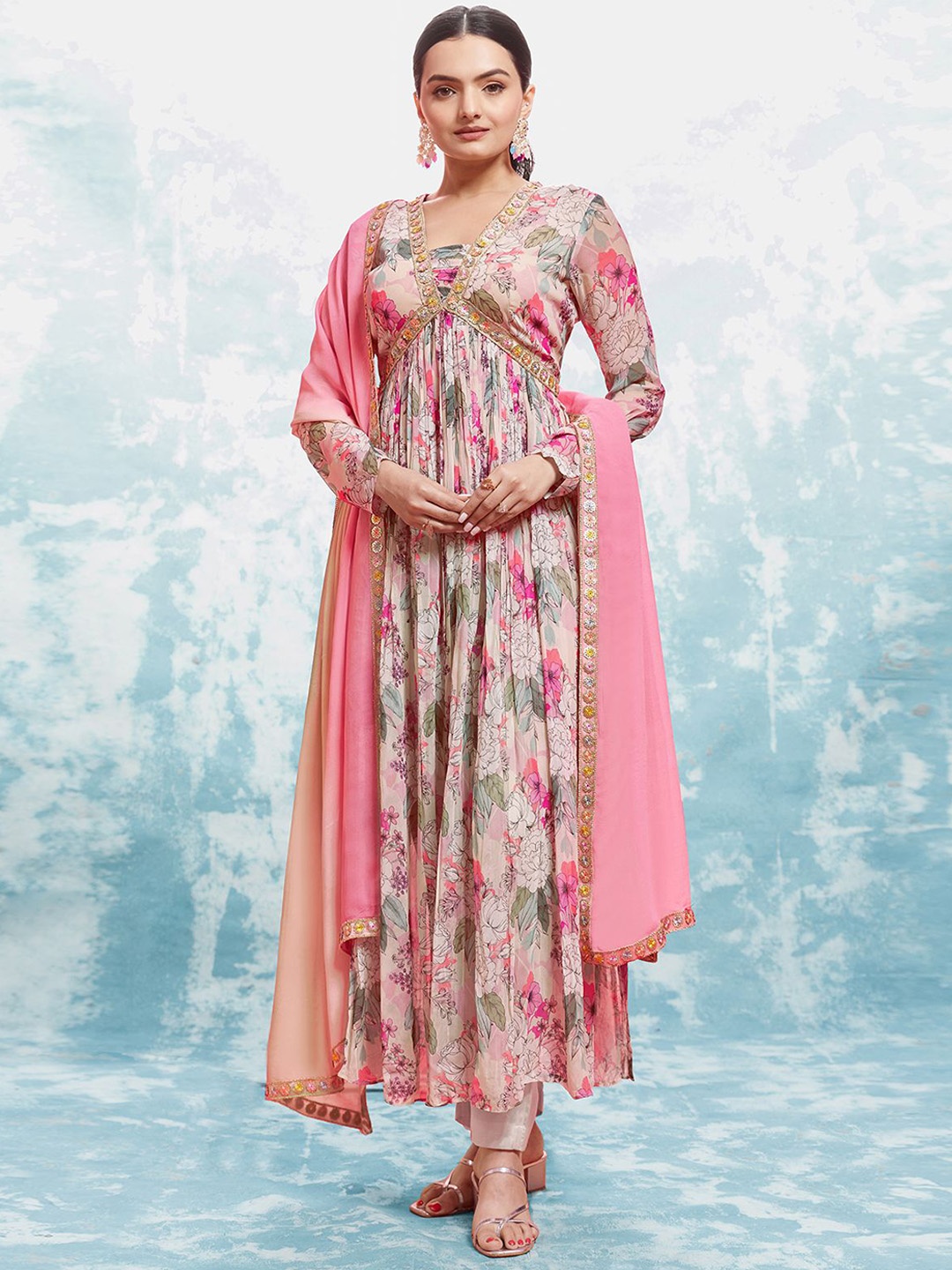 ODETTE Floral Printed Sequinned Georgette Anarkali Kurta With Trouser & Dupatta, Pink
ODETTE Floral Printed Sequinned Georgette Anarkali Kurta With Trouser & Dupatta, Pink