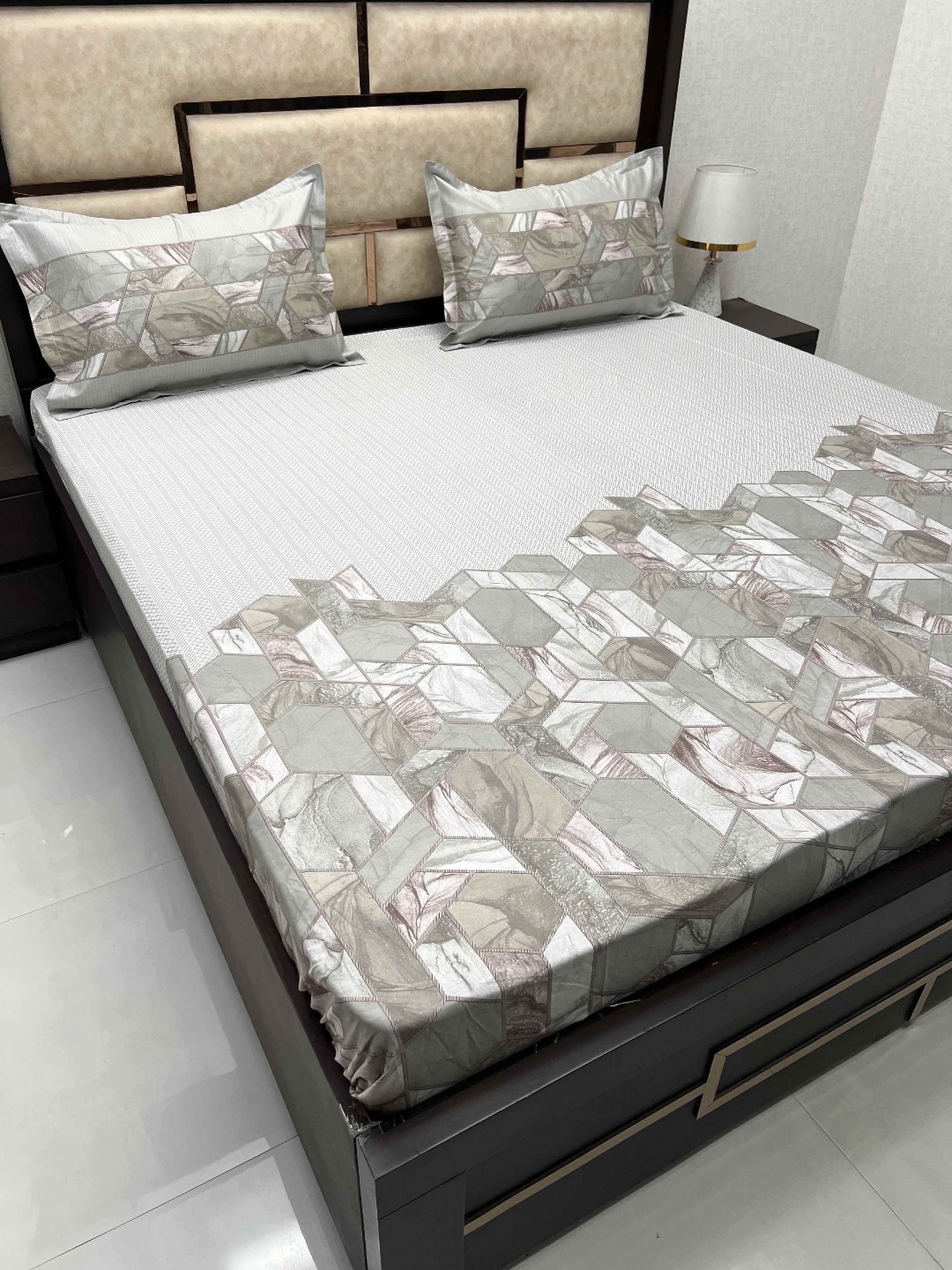 Pure Decor Royal Majestic Green Printed Pure Cotton 400 TC King Bedsheet & 2 Pillow Covers
Pure Decor Royal Majestic Green Printed Pure Cotton 400 TC King Bedsheet & 2 Pillow Covers