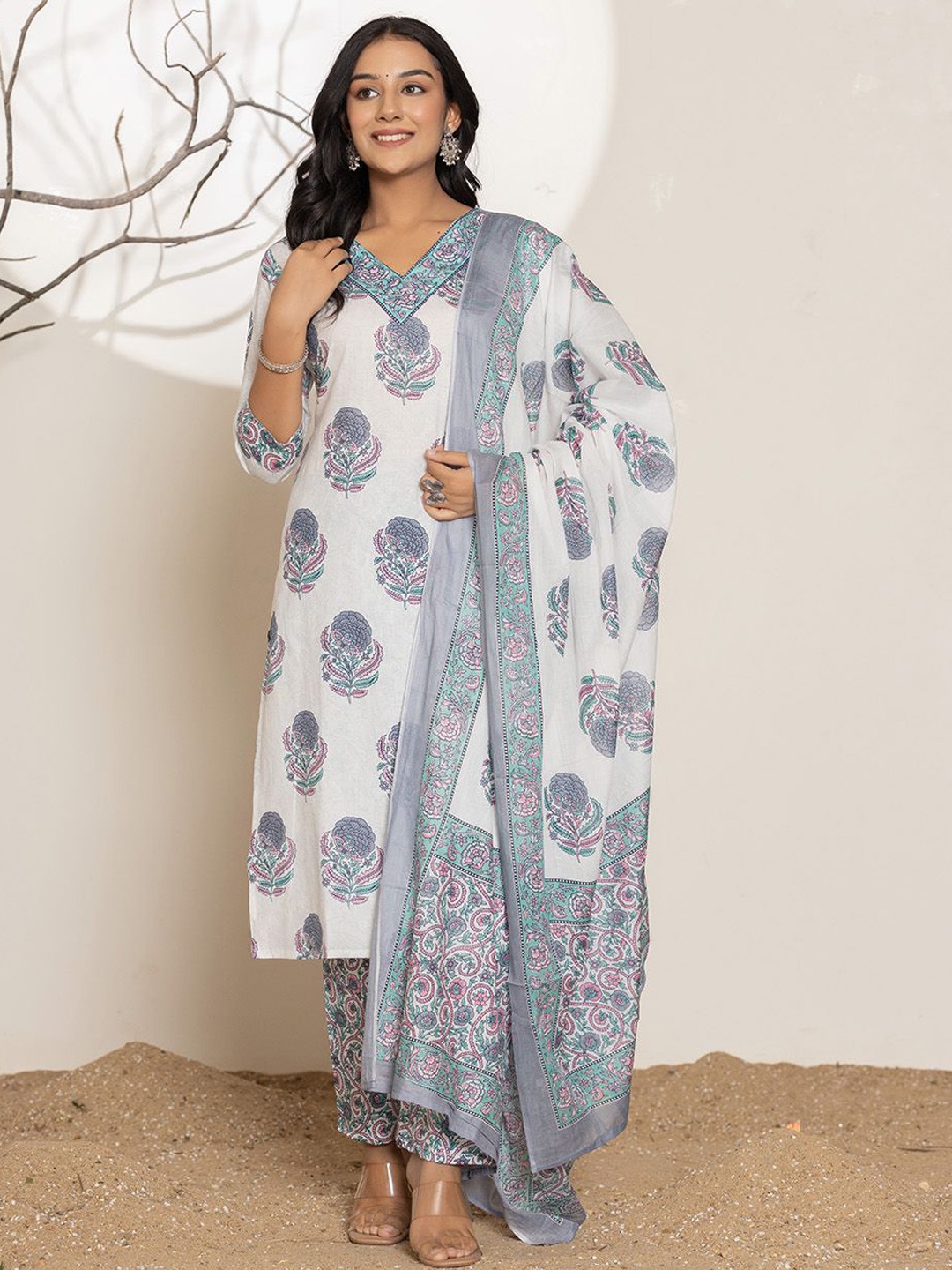 Yufta Floral Printed Regular Pure Cotton Straight Kurta With Trousers & Dupatta, Blue
Yufta Floral Printed Regular Pure Cotton Straight Kurta With Trousers & Dupatta, Blue