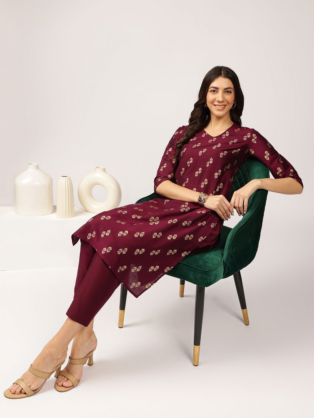 Anouk Burgundy & Gold Ethnic Motifs Printed V-Neck Straight Kurta with Trousers
Anouk Burgundy & Gold Ethnic Motifs Printed V-Neck Straight Kurta with Trousers