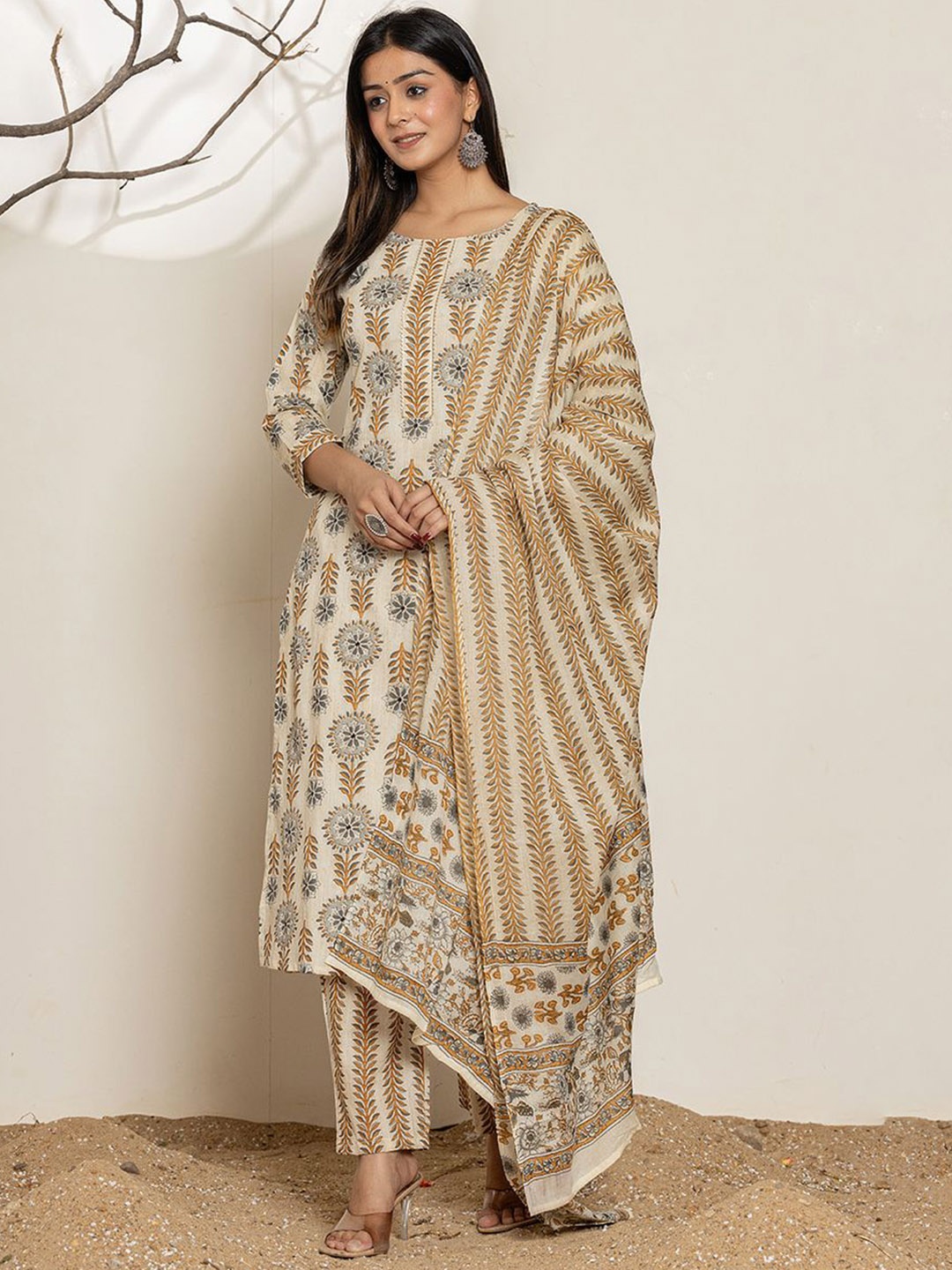 Yufta Round Neck Floral Printed Regular Gotta Patti Pure Cotton Straight Kurta Set, Grey
Yufta Round Neck Floral Printed Regular Gotta Patti Pure Cotton Straight Kurta Set, Grey