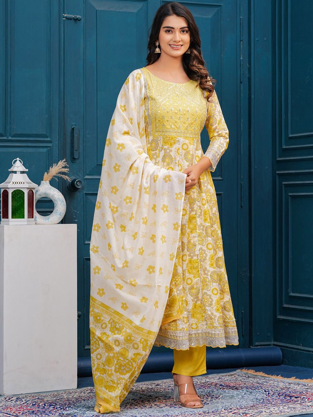 TOULIN Floral Embroidered Regular Pure Cotton Kurta with Trousers & With Dupatta, Mustard
TOULIN Floral Embroidered Regular Pure Cotton Kurta with Trousers & With Dupatta, Mustard