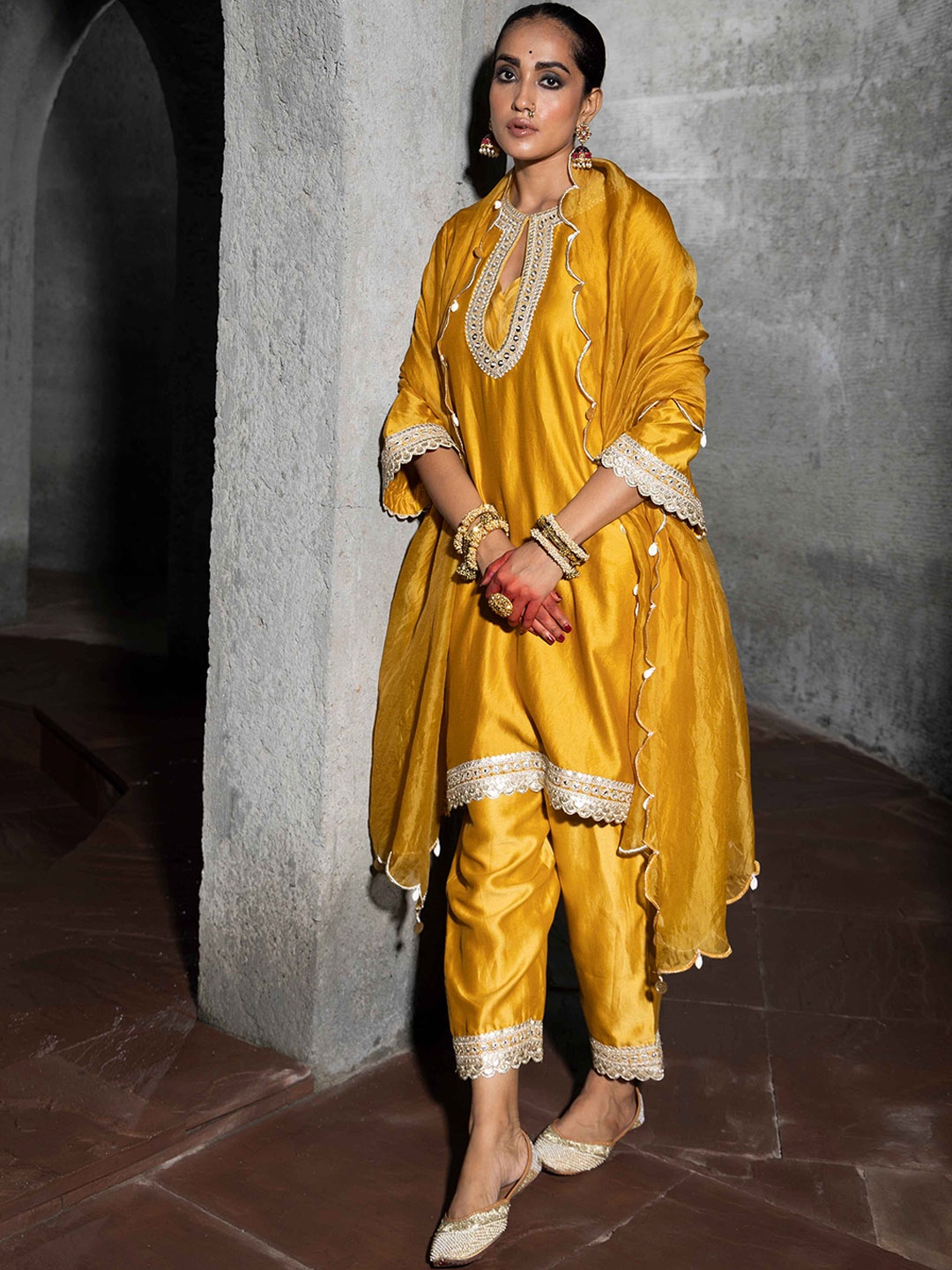Seeaash Keyhole Neck Beads and Stones Chanderi Silk Straight Kurta With Trousers & Dupatta, Yellow
Seeaash Keyhole Neck Beads and Stones Chanderi Silk Straight Kurta With Trousers & Dupatta, Yellow