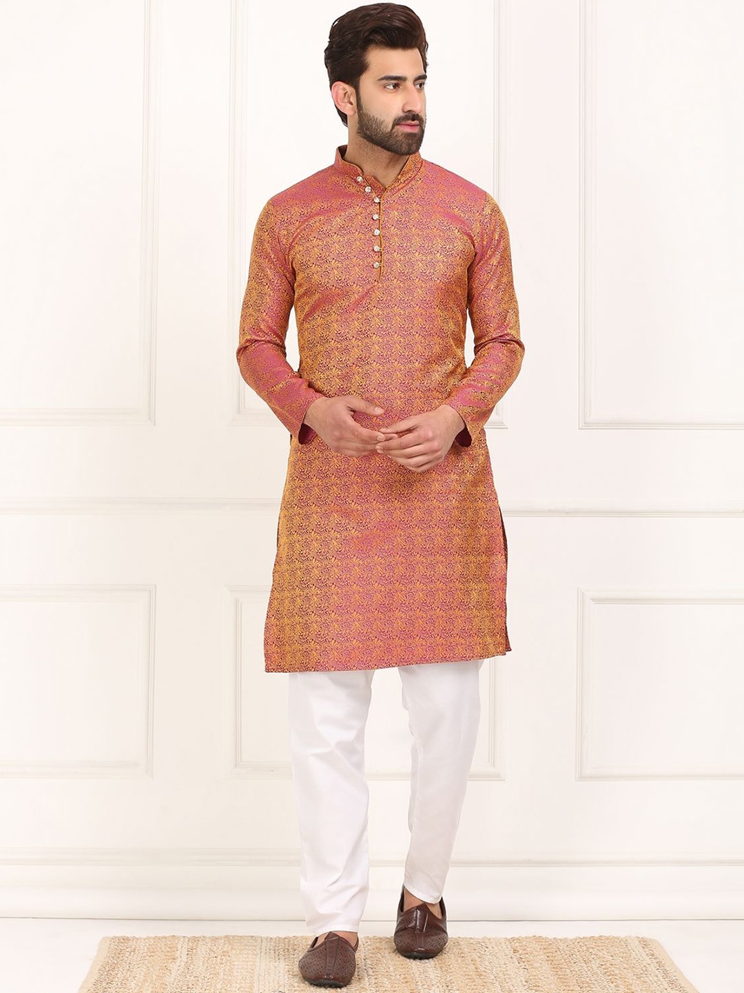 Sydney Heights Floral Woven Design Thread Work Mandarin Collar Straight Kurta With Pyjamas, Purple
Sydney Heights Floral Woven Design Thread Work Mandarin Collar Straight Kurta With Pyjamas, Purple