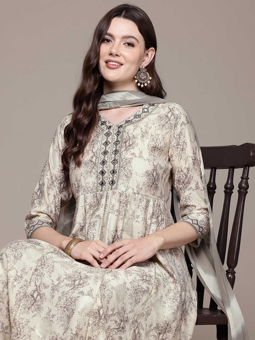 Readiprint Fashions Women Floral Printed Empire Mirror Work Pure Cotton Kurta with Palazzos & With Dupatta, Grey
Readiprint Fashions Women Floral Printed Empire Mirror Work Pure Cotton Kurta with Palazzos & With Dupatta, Grey