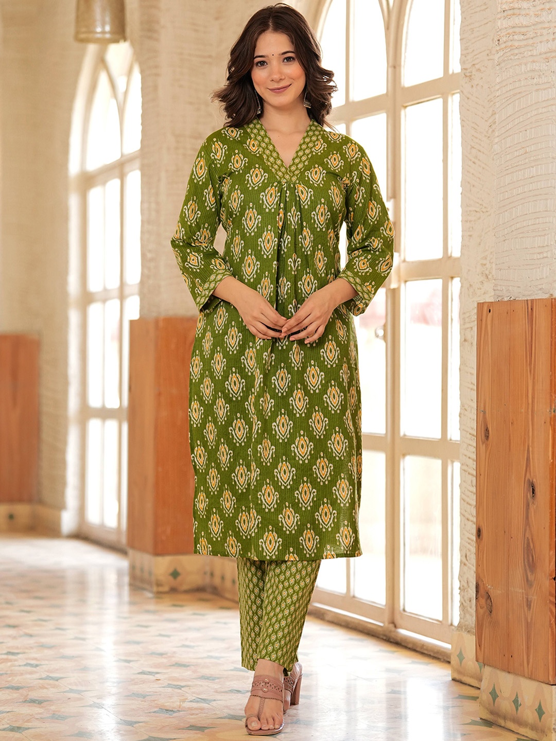 INDIANIC Ethnic Motifs Printed Pleated V-Neck Pure Cotton Kurta With Palazzos, Green
INDIANIC Ethnic Motifs Printed Pleated V-Neck Pure Cotton Kurta With Palazzos, Green