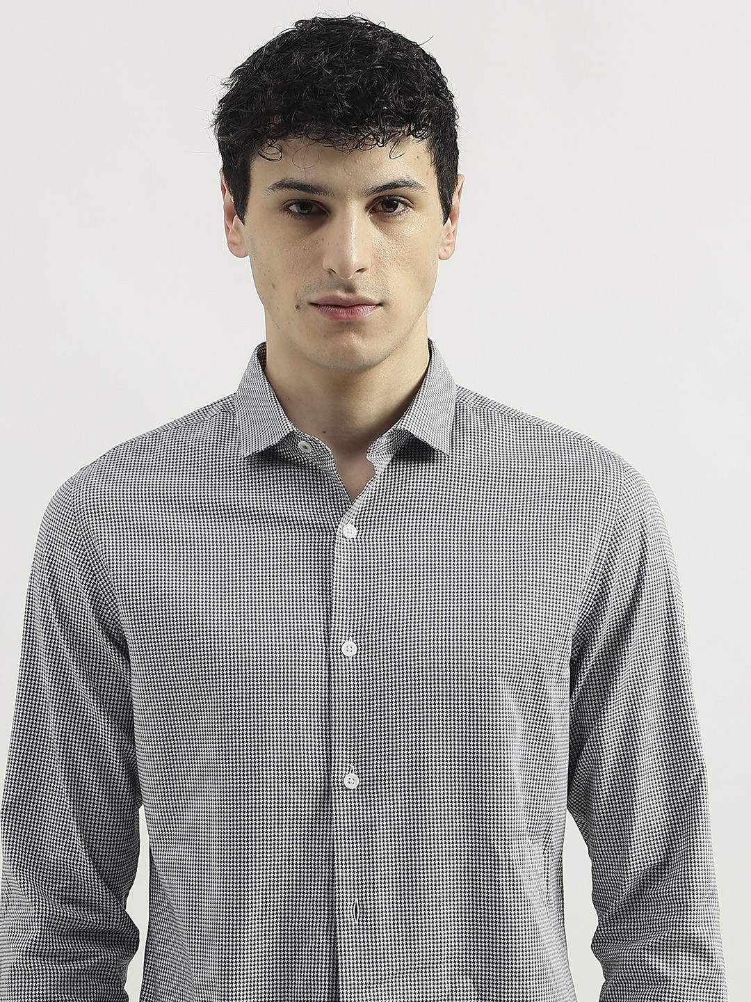 United Colors of Benetton Men Cotton Slim Fit Grid Tattersall Checked Opaque Formal Shirt, Grey
United Colors of Benetton Men Cotton Slim Fit Grid Tattersall Checked Opaque Formal Shirt, Grey