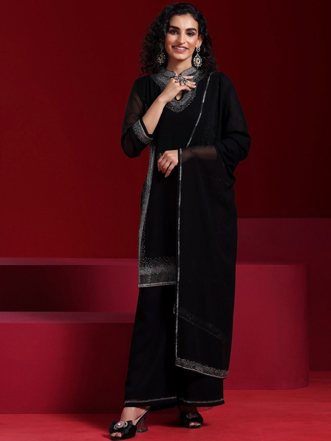 Libas Art oke Design Regular Beads and Stones Straight Kurta With Palazzos & Dupatta, Black
Libas Art oke Design Regular Beads and Stones Straight Kurta With Palazzos & Dupatta, Black