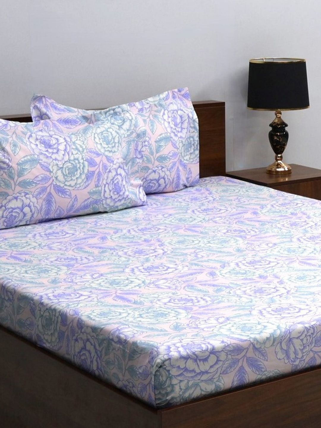 BOMBAY DYEING Allure Lavender & White Printed 144 TC Pure Cotton Queen Fitted Bedsheet Set
BOMBAY DYEING Allure Lavender & White Printed 144 TC Pure Cotton Queen Fitted Bedsheet Set