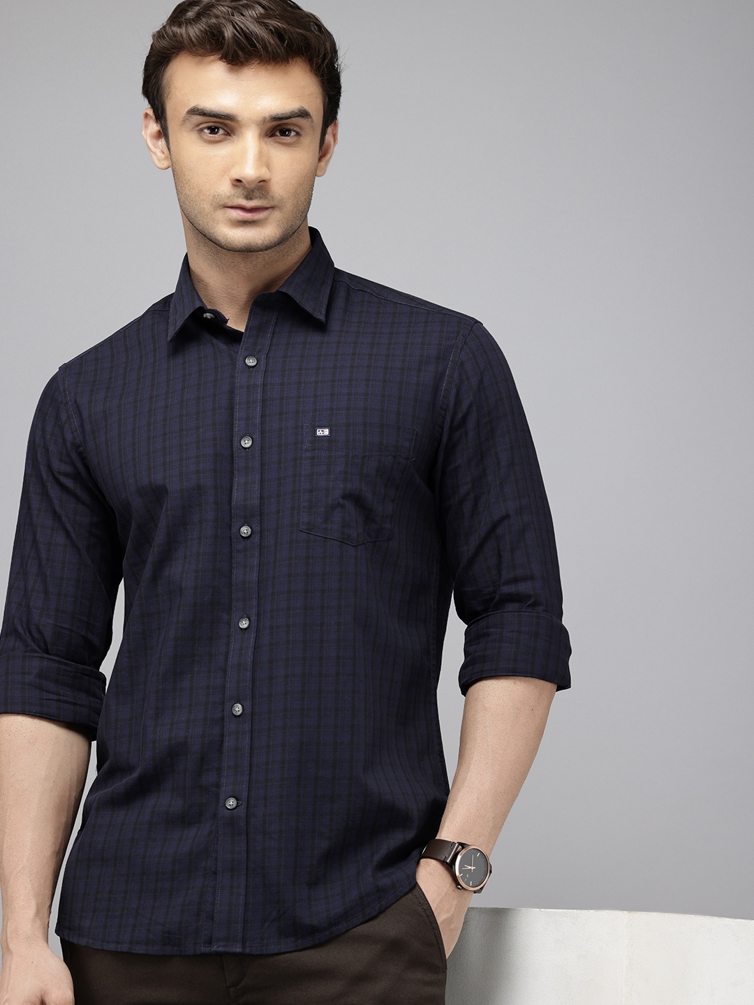 Arrow Sport Manhattan Slim Fit Checked Cutaway Collar Pure Cotton Casual Shirt, Navy blue
Arrow Sport Manhattan Slim Fit Checked Cutaway Collar Pure Cotton Casual Shirt, Navy blue