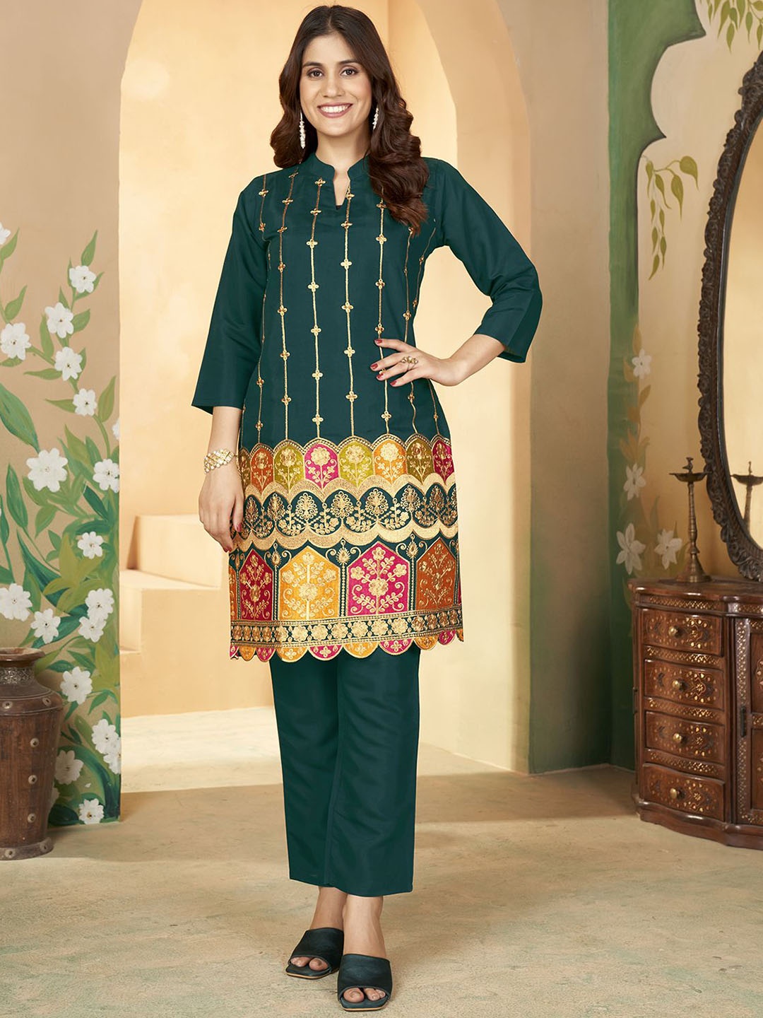 KALINI Ethnic Motifs Embroidered Mandarin Collar Straight Kurta with Trousers, Green
KALINI Ethnic Motifs Embroidered Mandarin Collar Straight Kurta with Trousers, Green