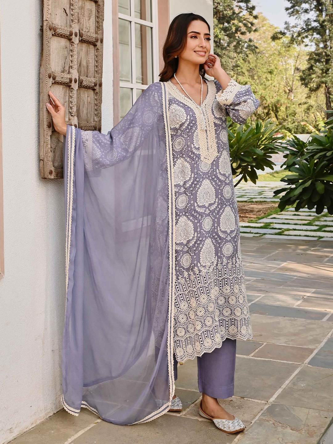 KARAJ JAIPUR Floral Printed Regular Pure Cotton Kurta with Trousers & Dupatta, Purple
KARAJ JAIPUR Floral Printed Regular Pure Cotton Kurta with Trousers & Dupatta, Purple