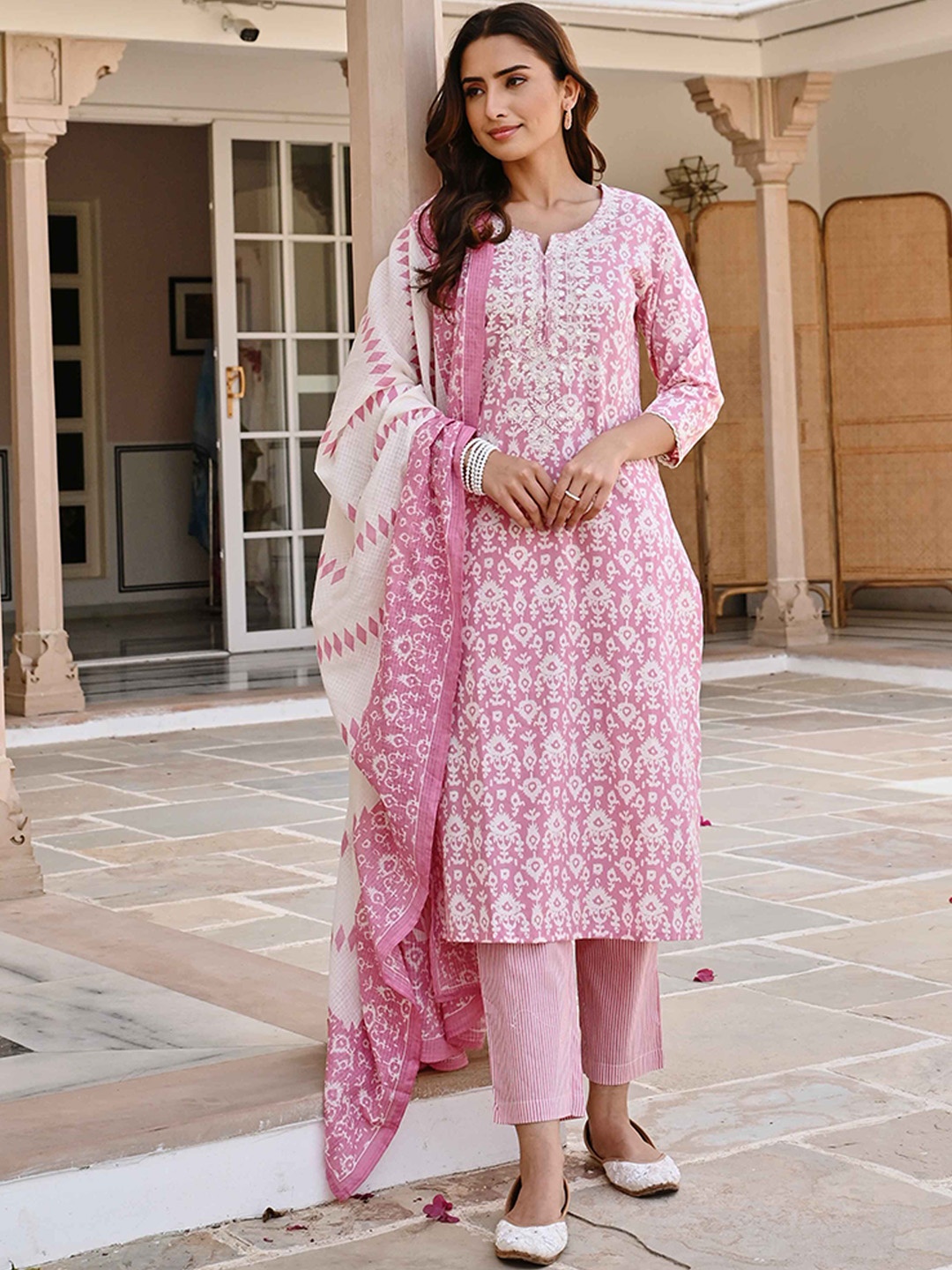 KARAJ JAIPUR Ethnic Motifs Embroidered Pure Cotton Kurta With Trousers & Dupatta, Pink
KARAJ JAIPUR Ethnic Motifs Embroidered Pure Cotton Kurta With Trousers & Dupatta, Pink