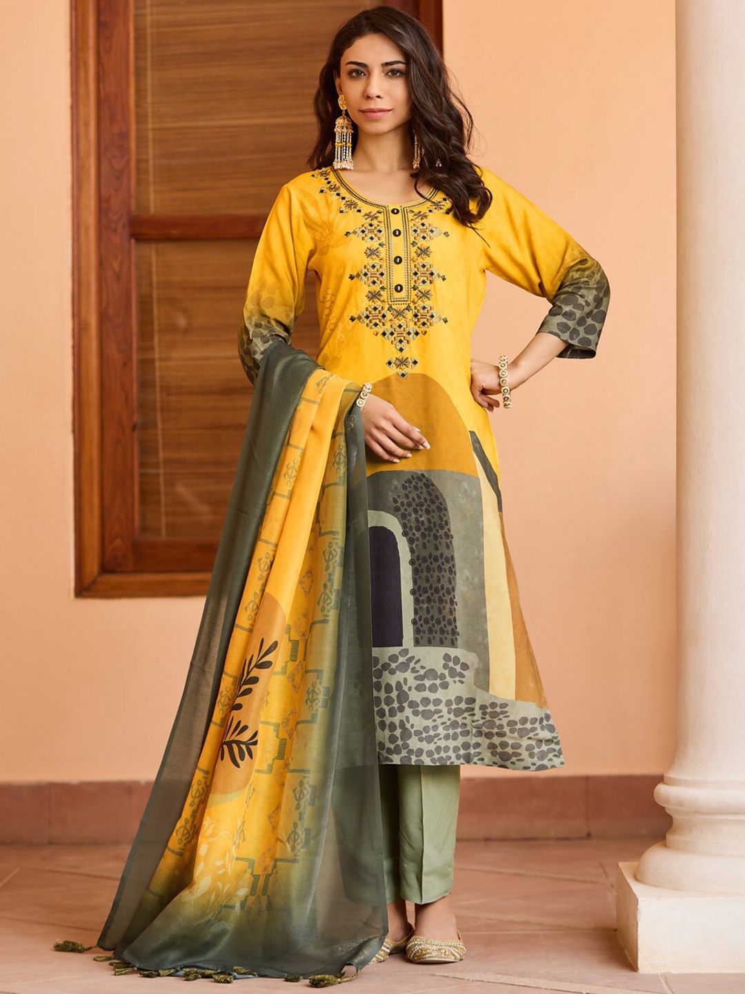 WOMEN PLUS Geometric Embroidered Thread Work Straight Kurta With Trousers & Dupatta, Yellow
WOMEN PLUS Geometric Embroidered Thread Work Straight Kurta With Trousers & Dupatta, Yellow