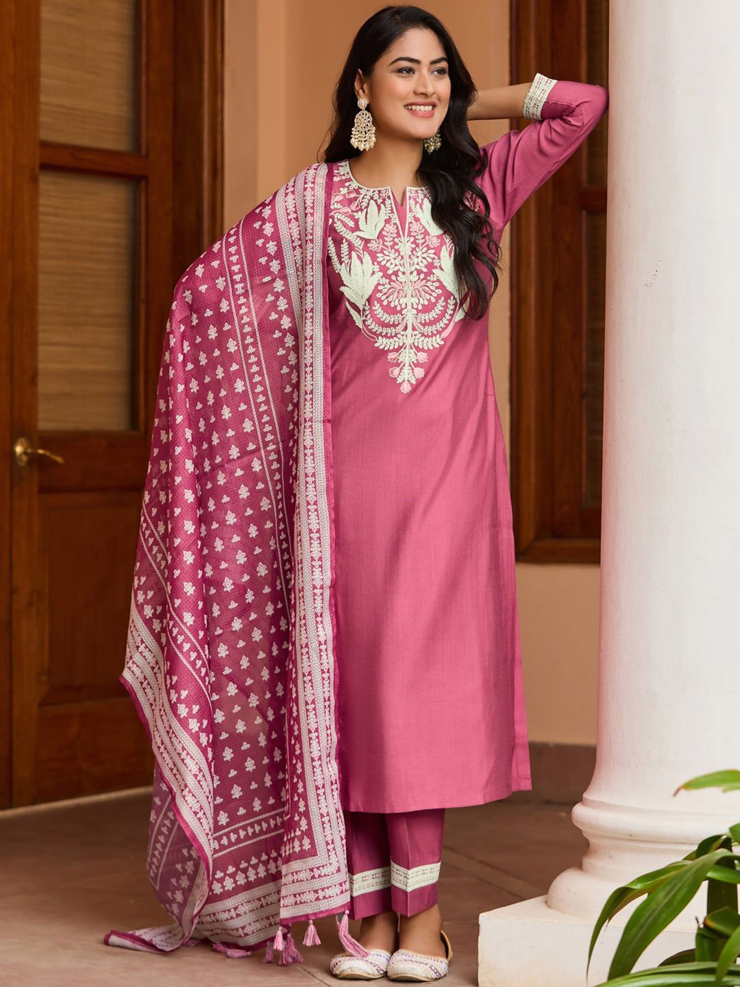WOMEN PLUS Ethnic Motifs Embroidered Regular Thread Work Kurta with Trousers & Dupatta, Pink
WOMEN PLUS Ethnic Motifs Embroidered Regular Thread Work Kurta with Trousers & Dupatta, Pink